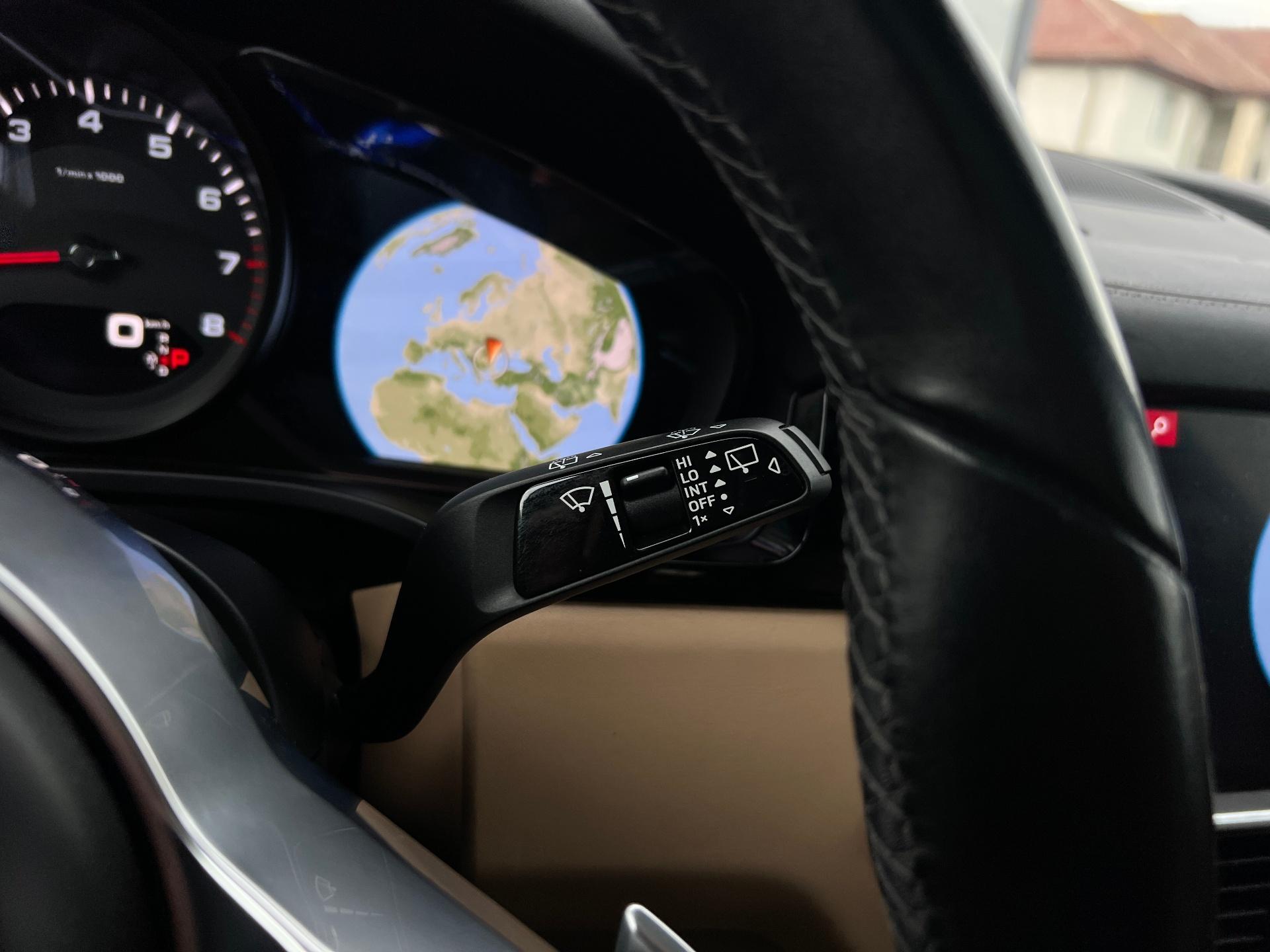 Porsche-Cayenne