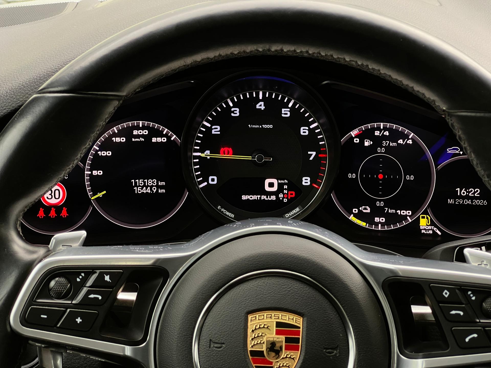 Porsche-Cayenne