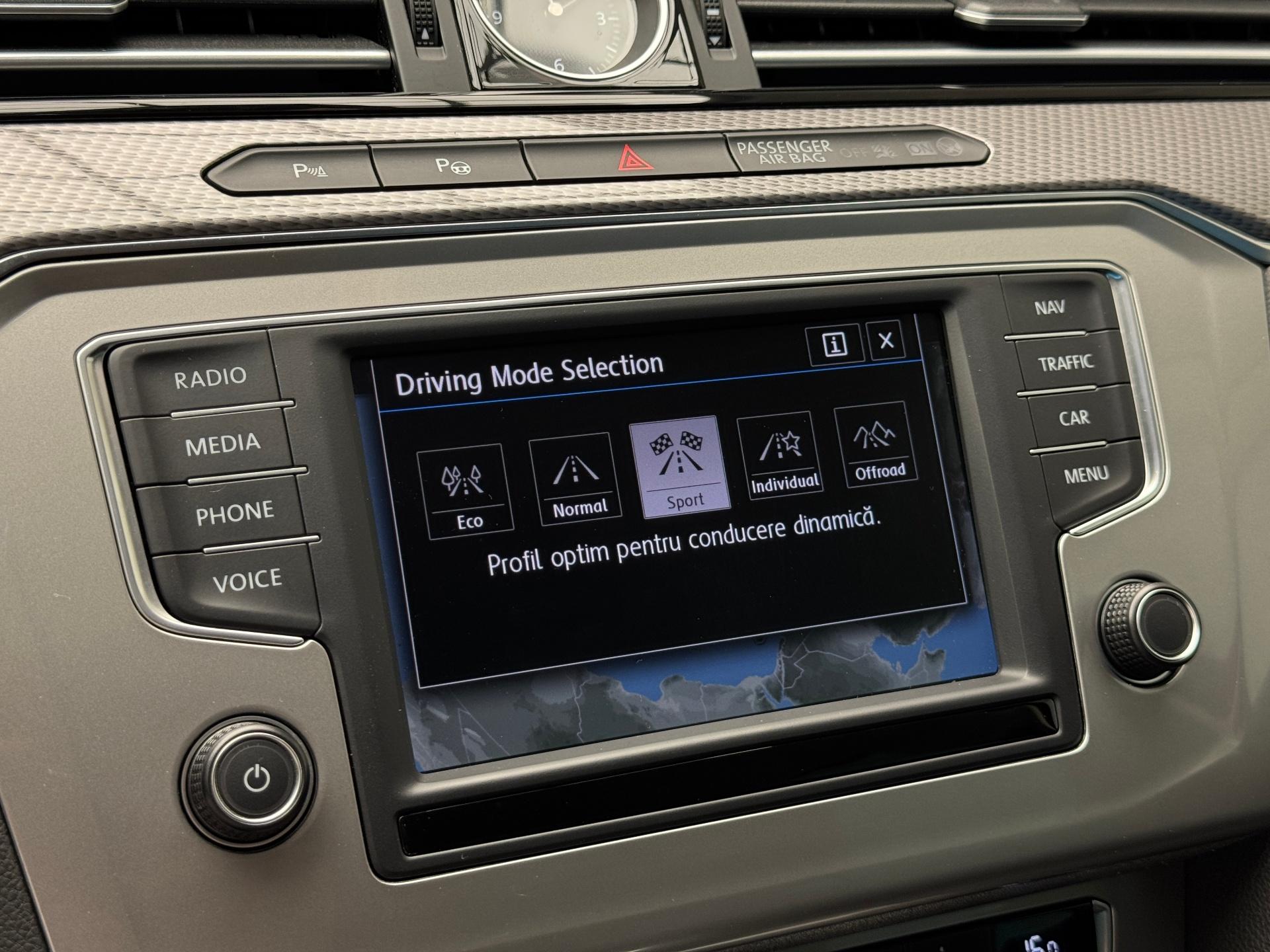 Volkswagen-Passat Alltrack