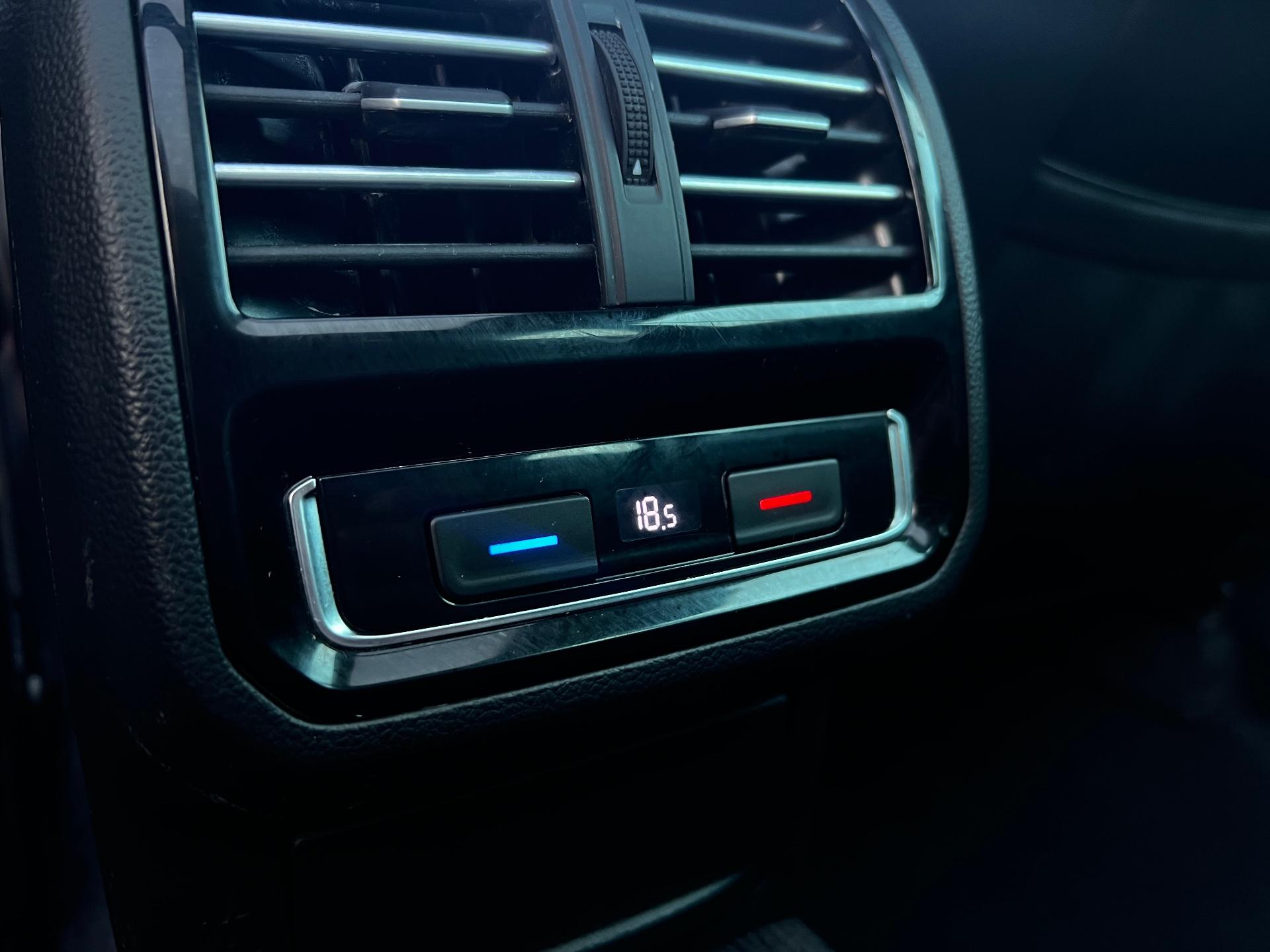 Volkswagen-Passat Alltrack