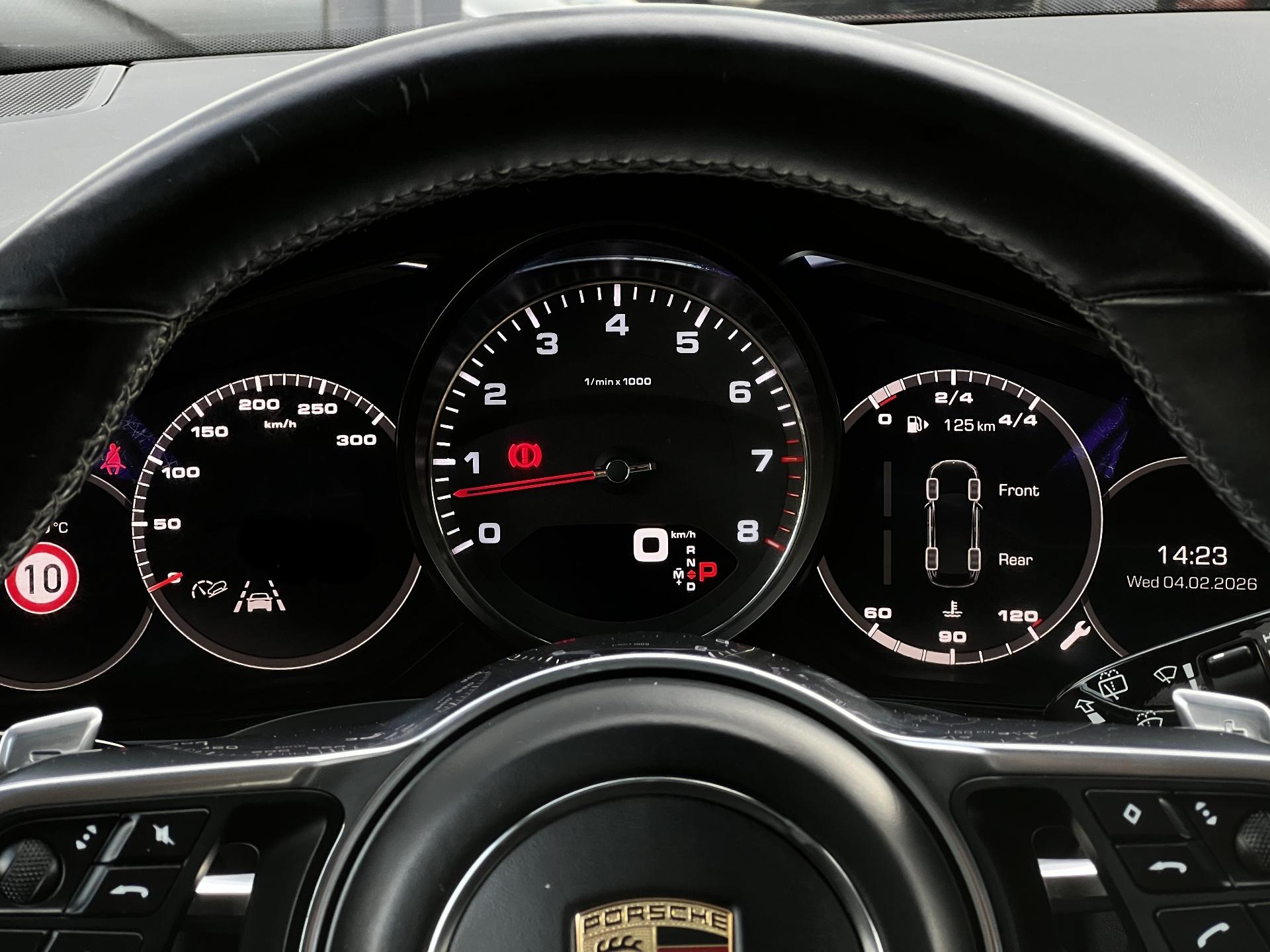 Porsche-Cayenne