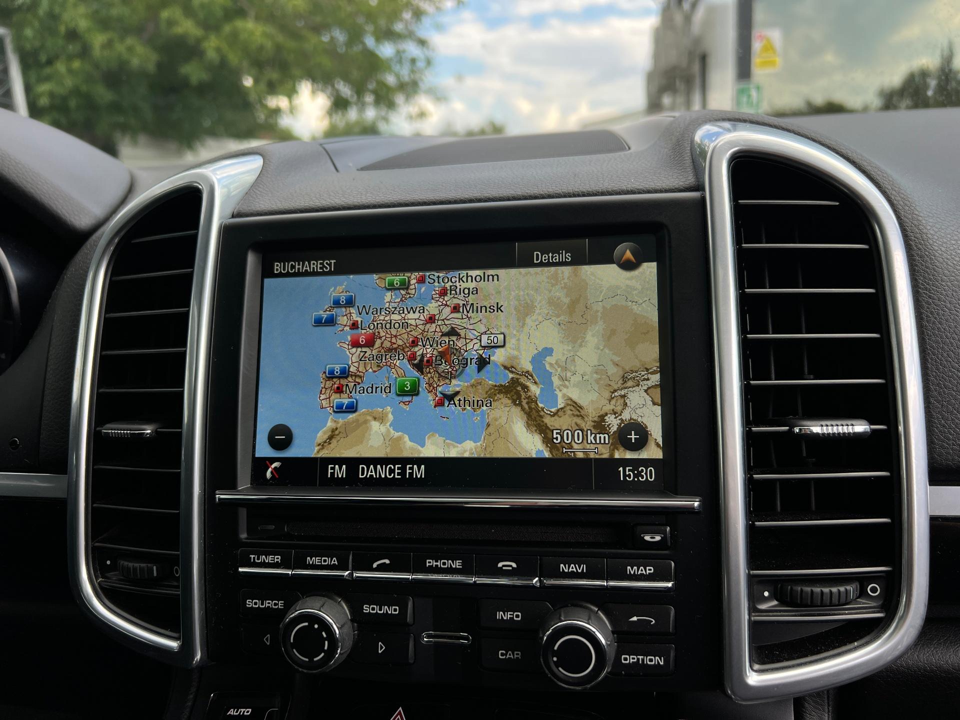 Porsche-Cayenne
