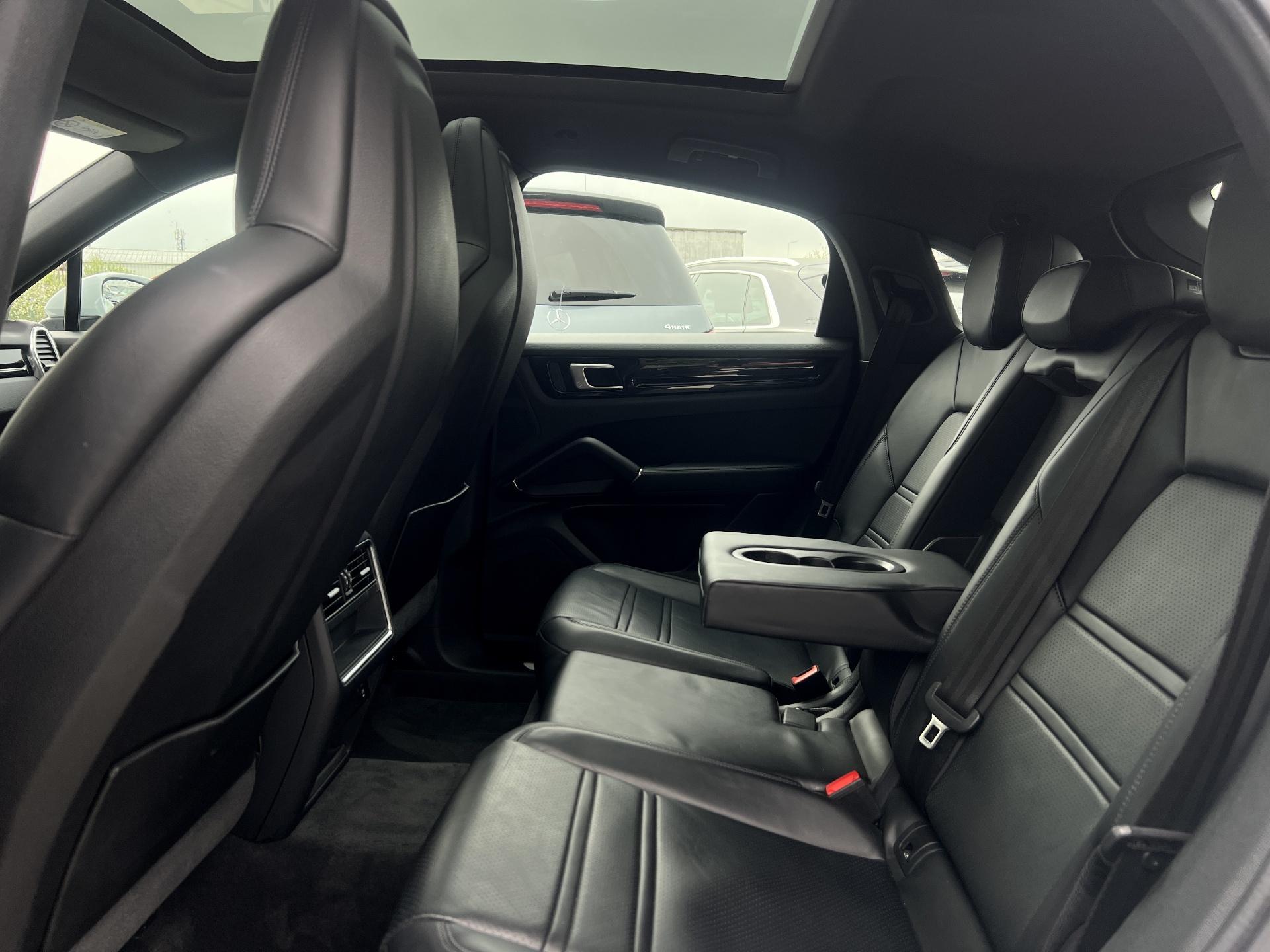 Porsche-Cayenne