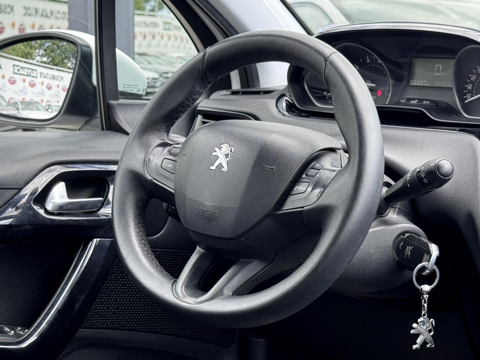 Peugeot-208