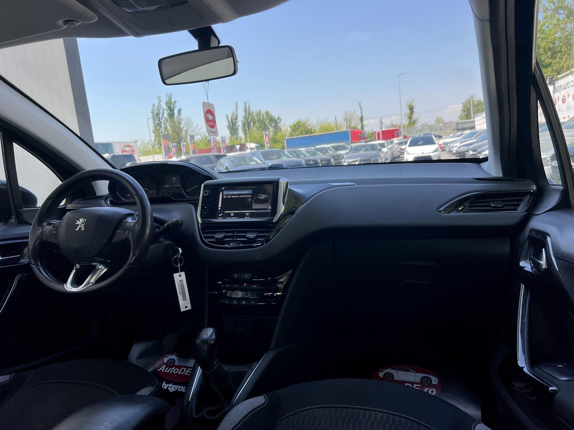 Peugeot-208