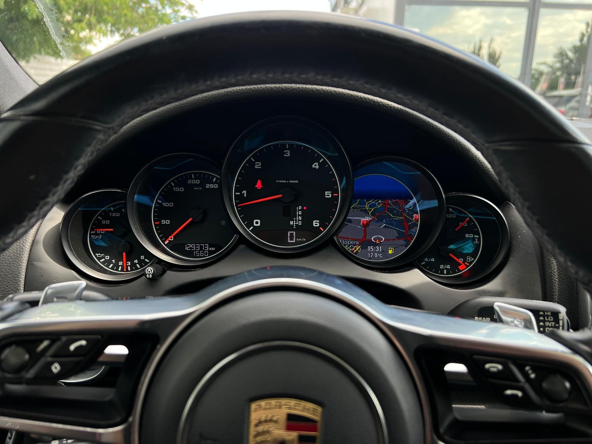Porsche-Cayenne