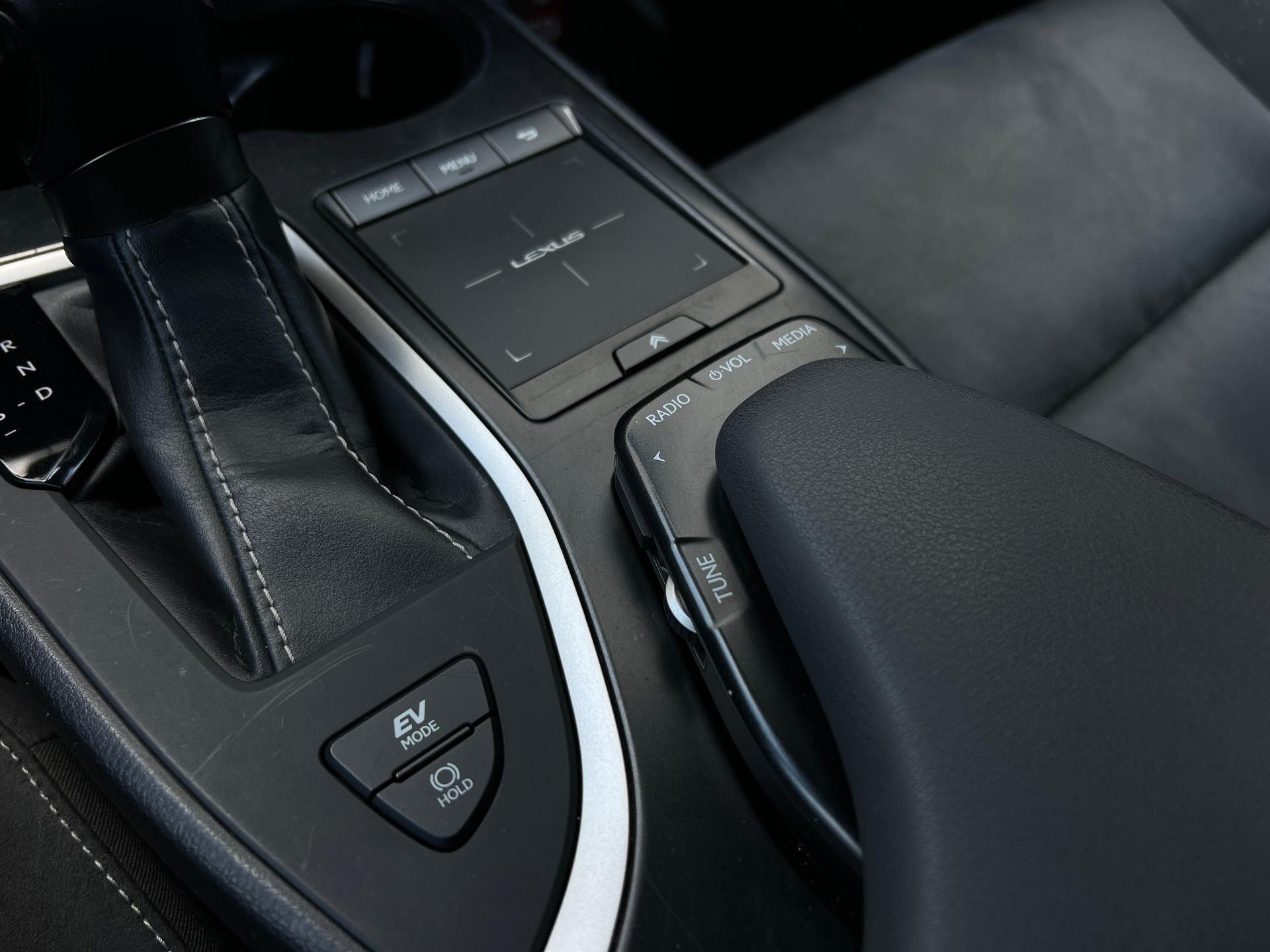 Lexus-UX
