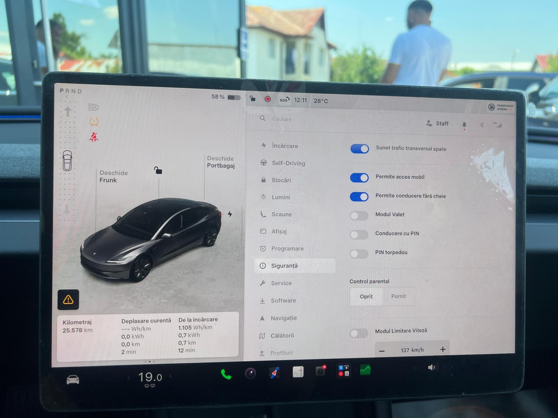 Tesla-Model 3