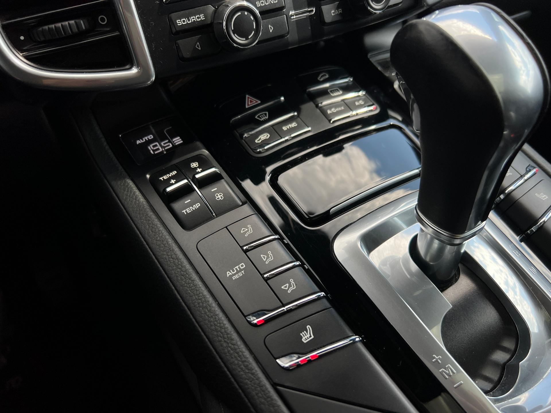Porsche-Cayenne