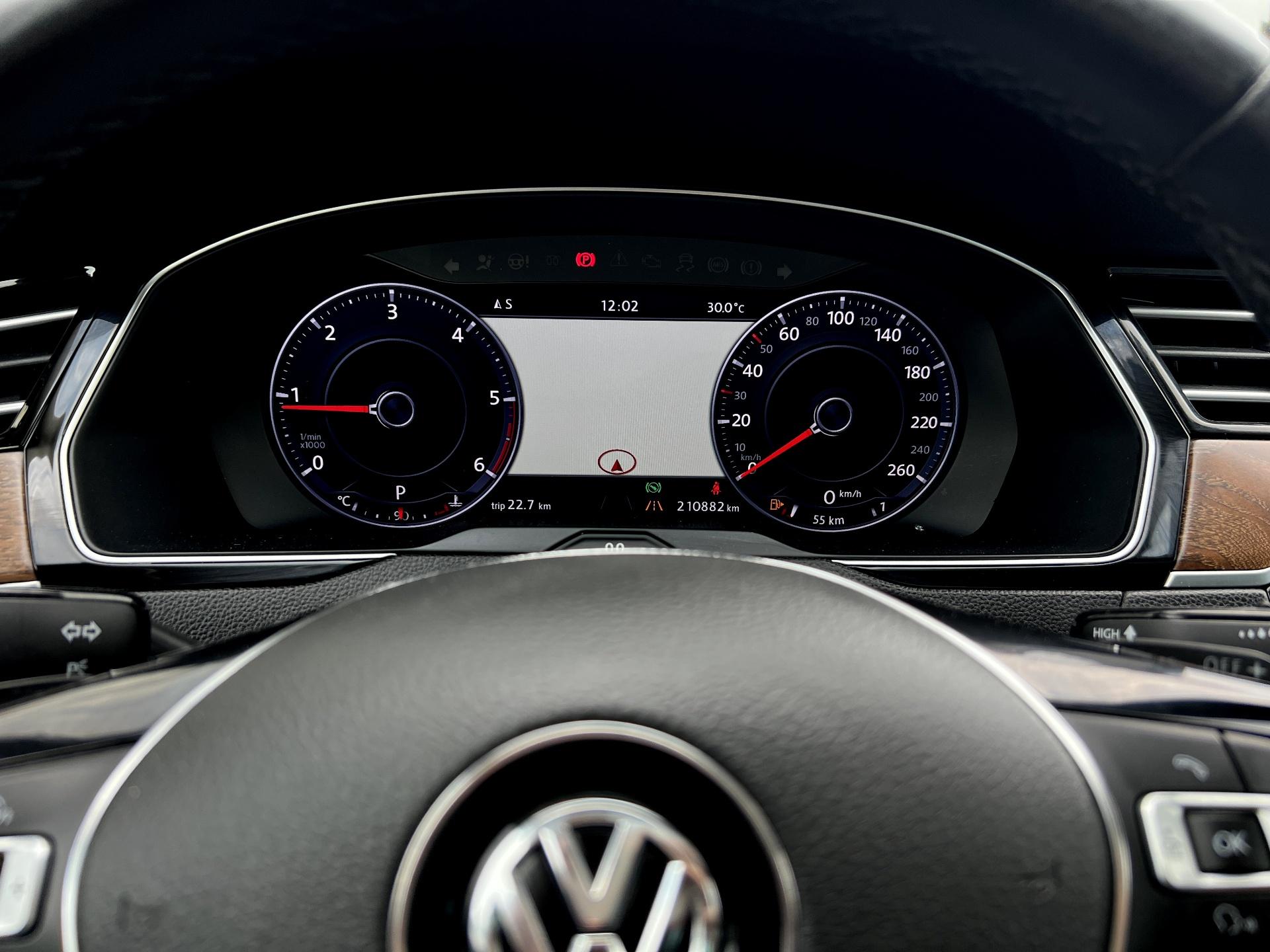 Volkswagen-Passat Alltrack