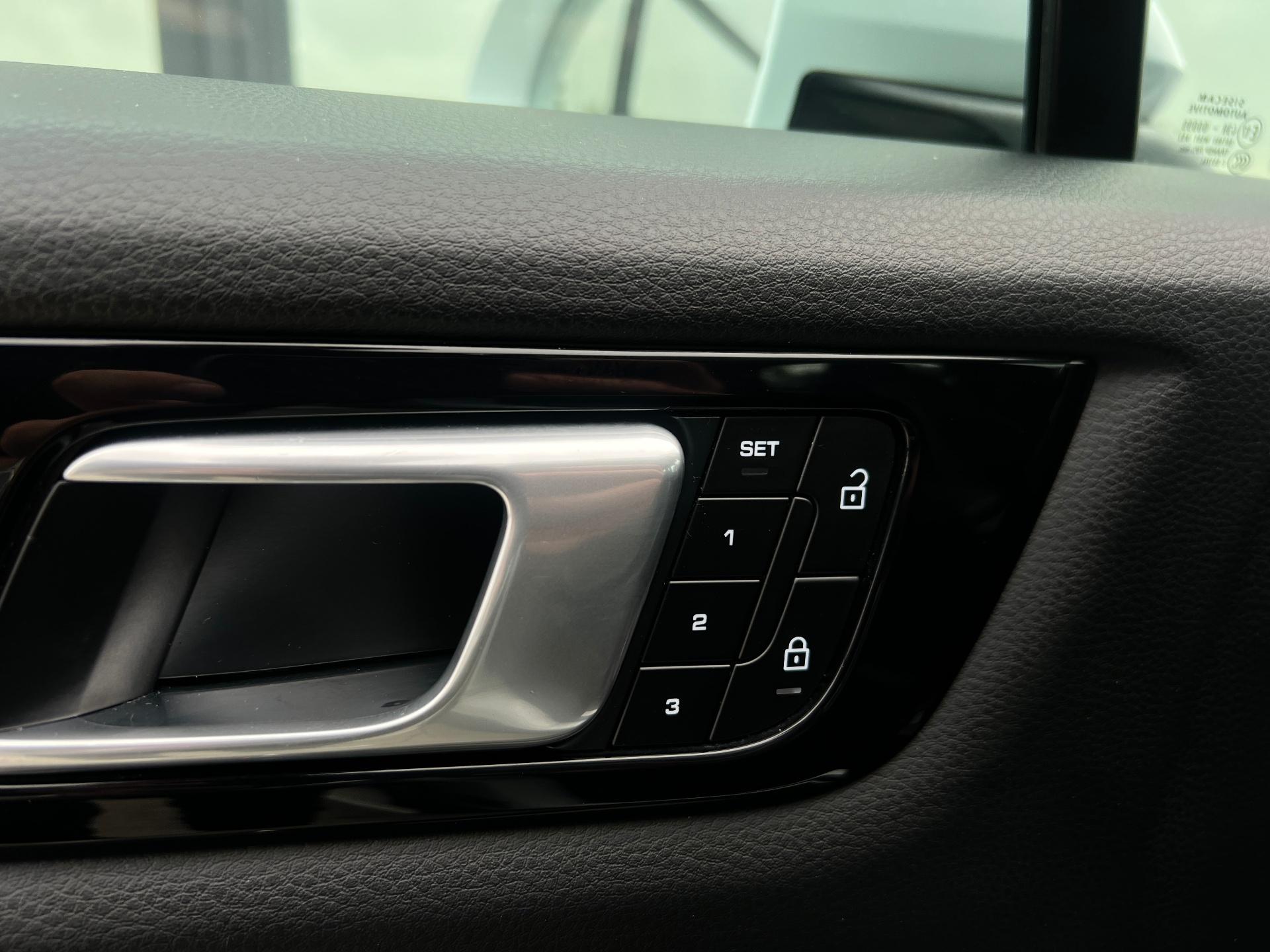 Porsche-Cayenne
