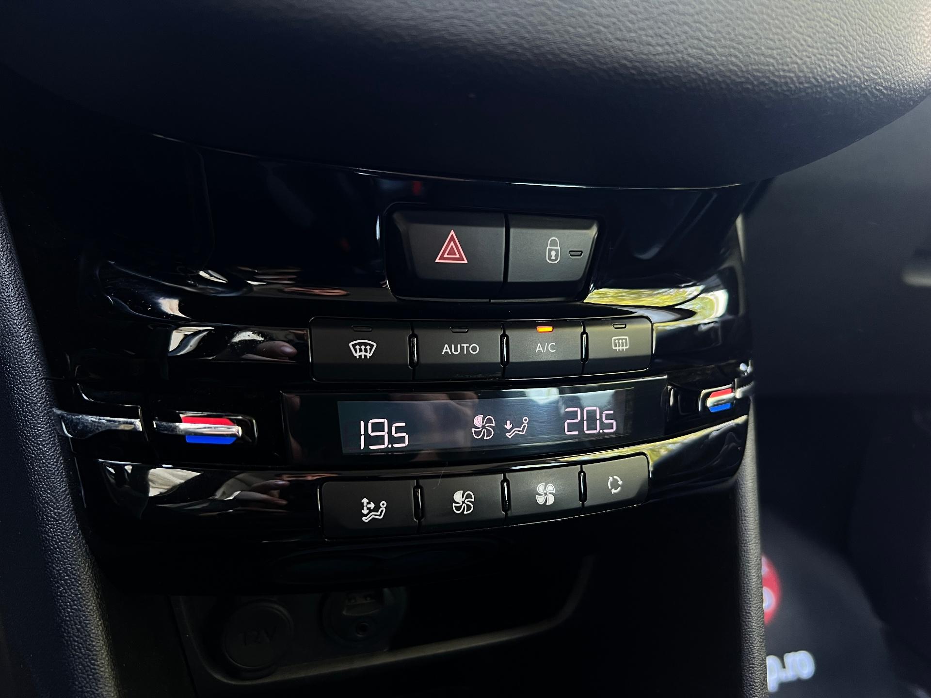Peugeot-208
