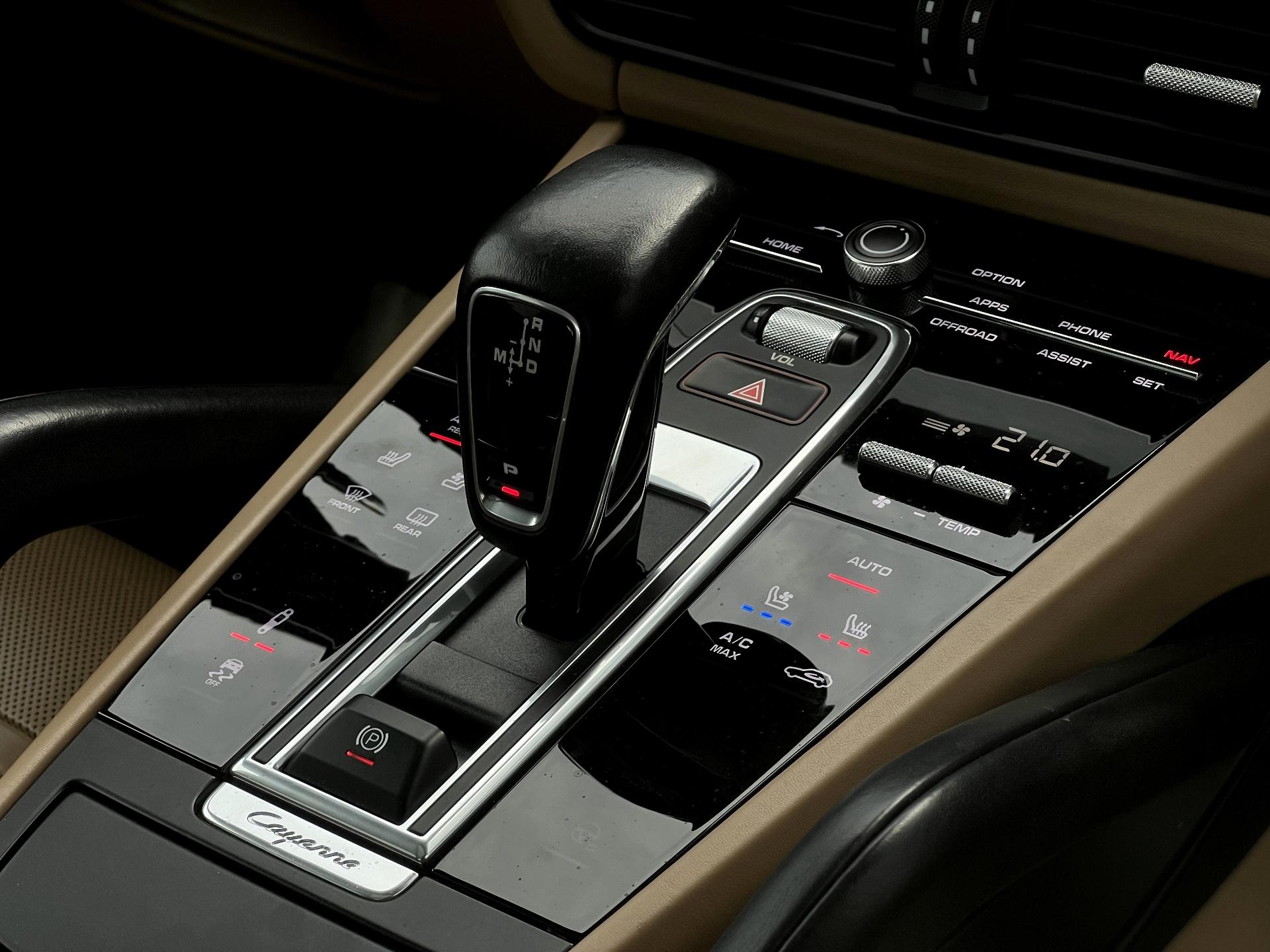 Porsche-Cayenne