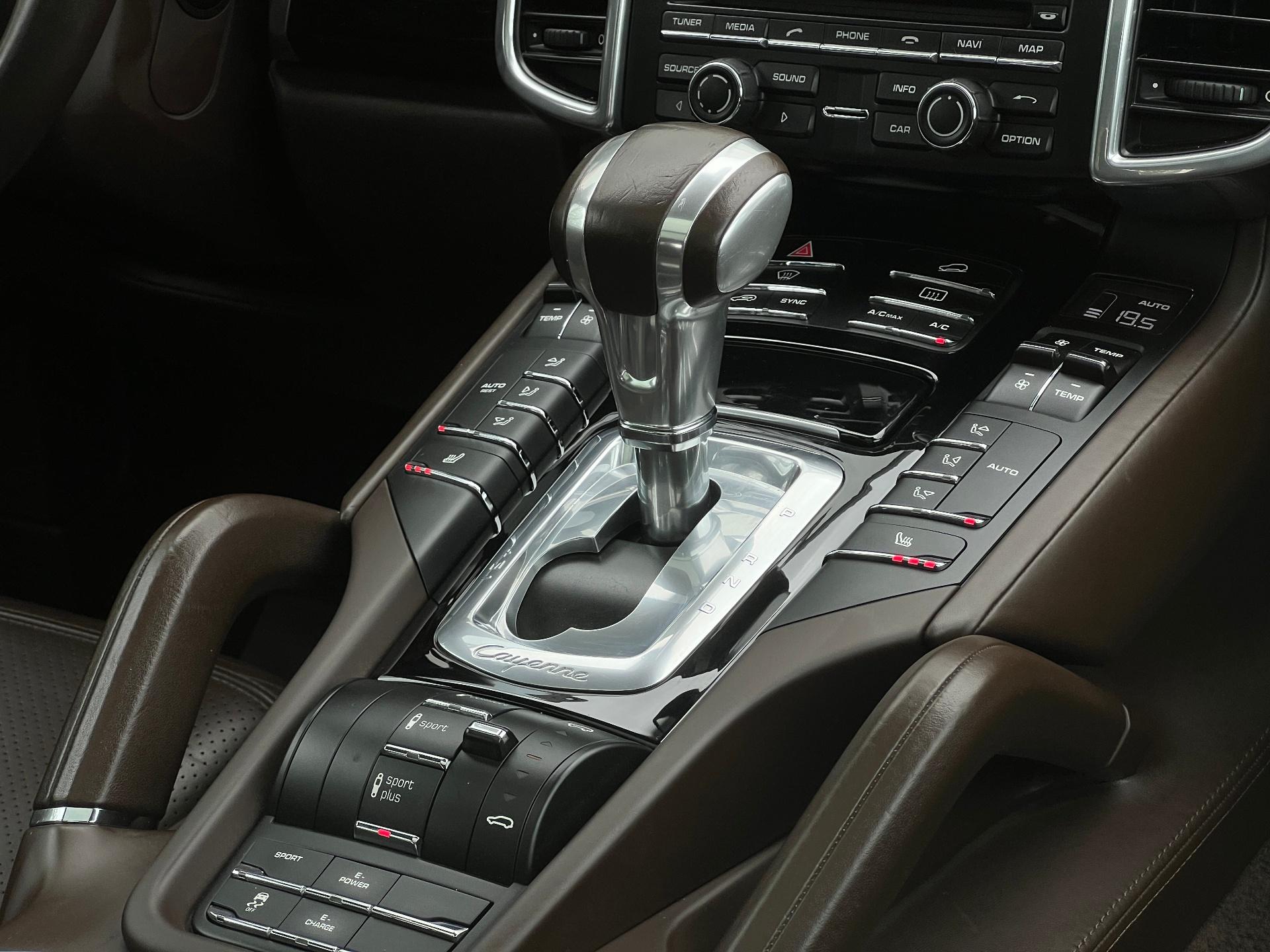 Porsche-Cayenne