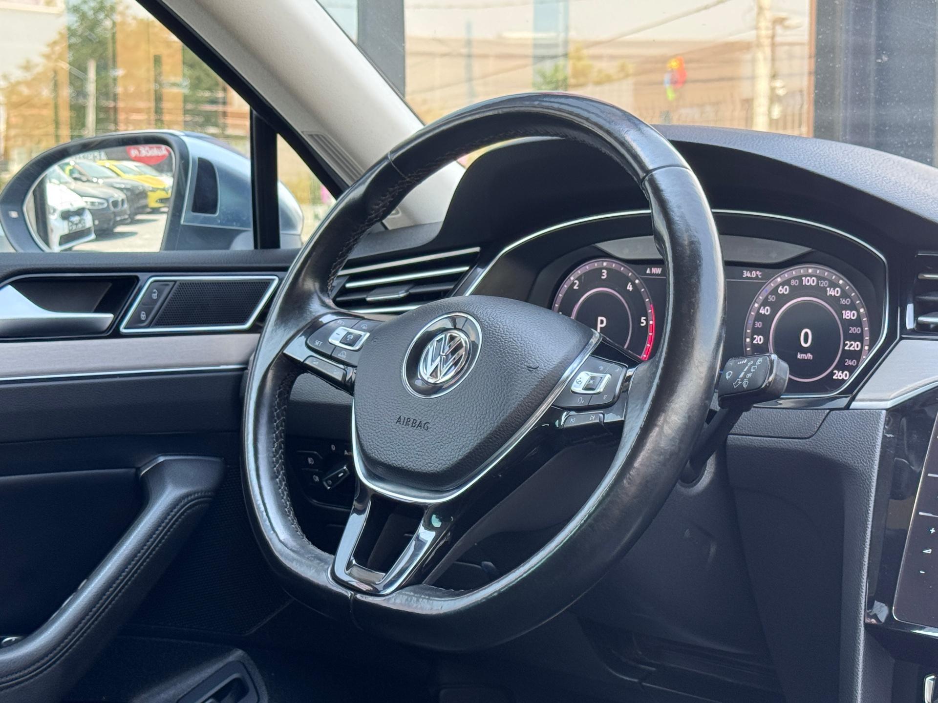Volkswagen-Passat Alltrack