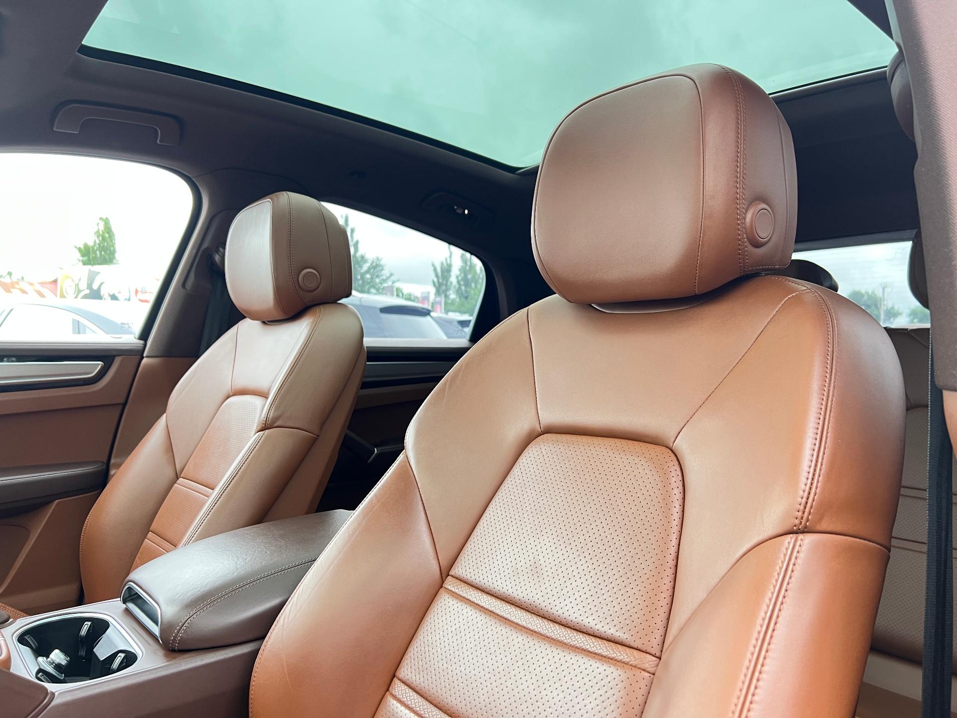 Porsche-Cayenne