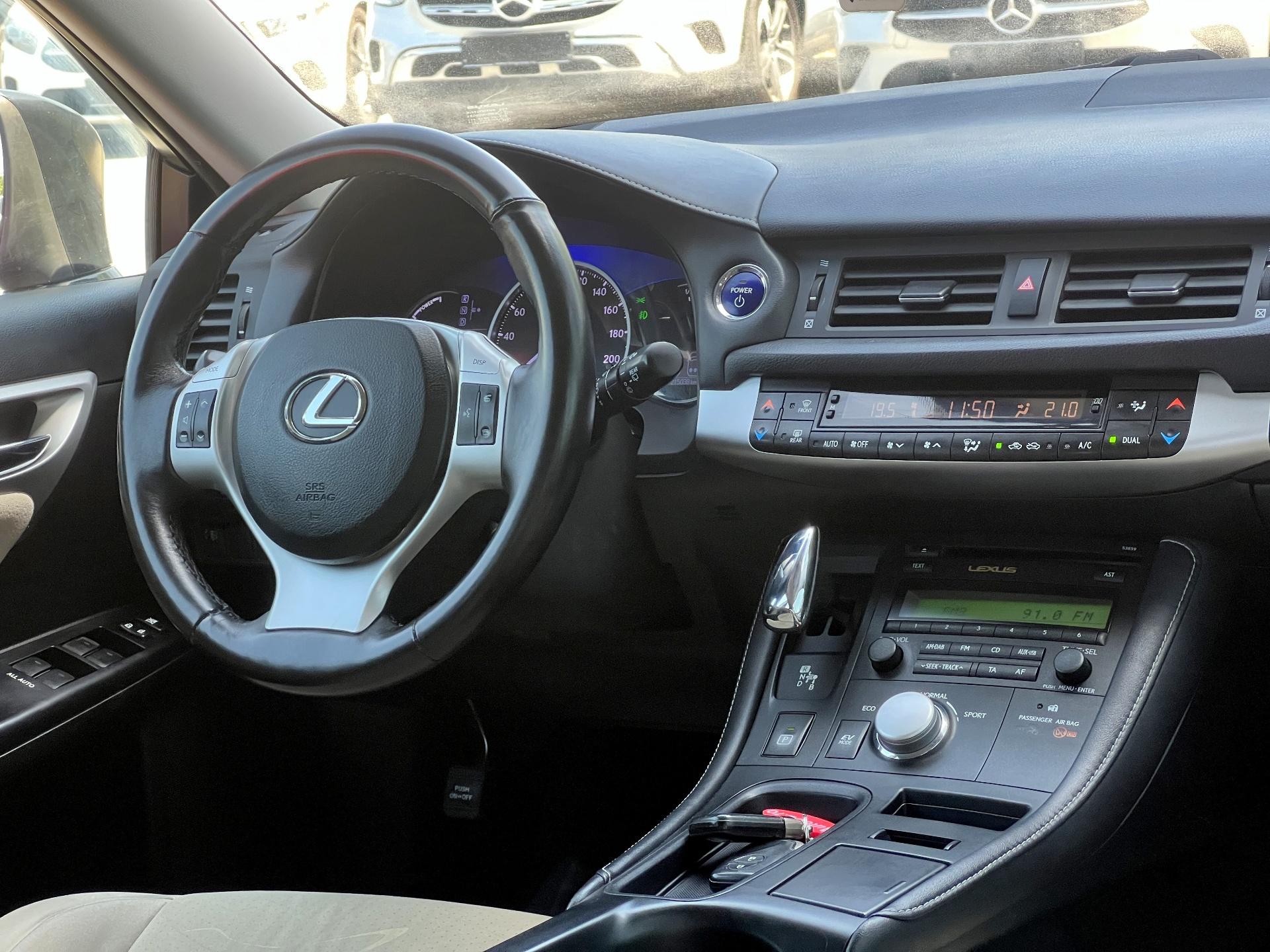 Lexus-CT 200h