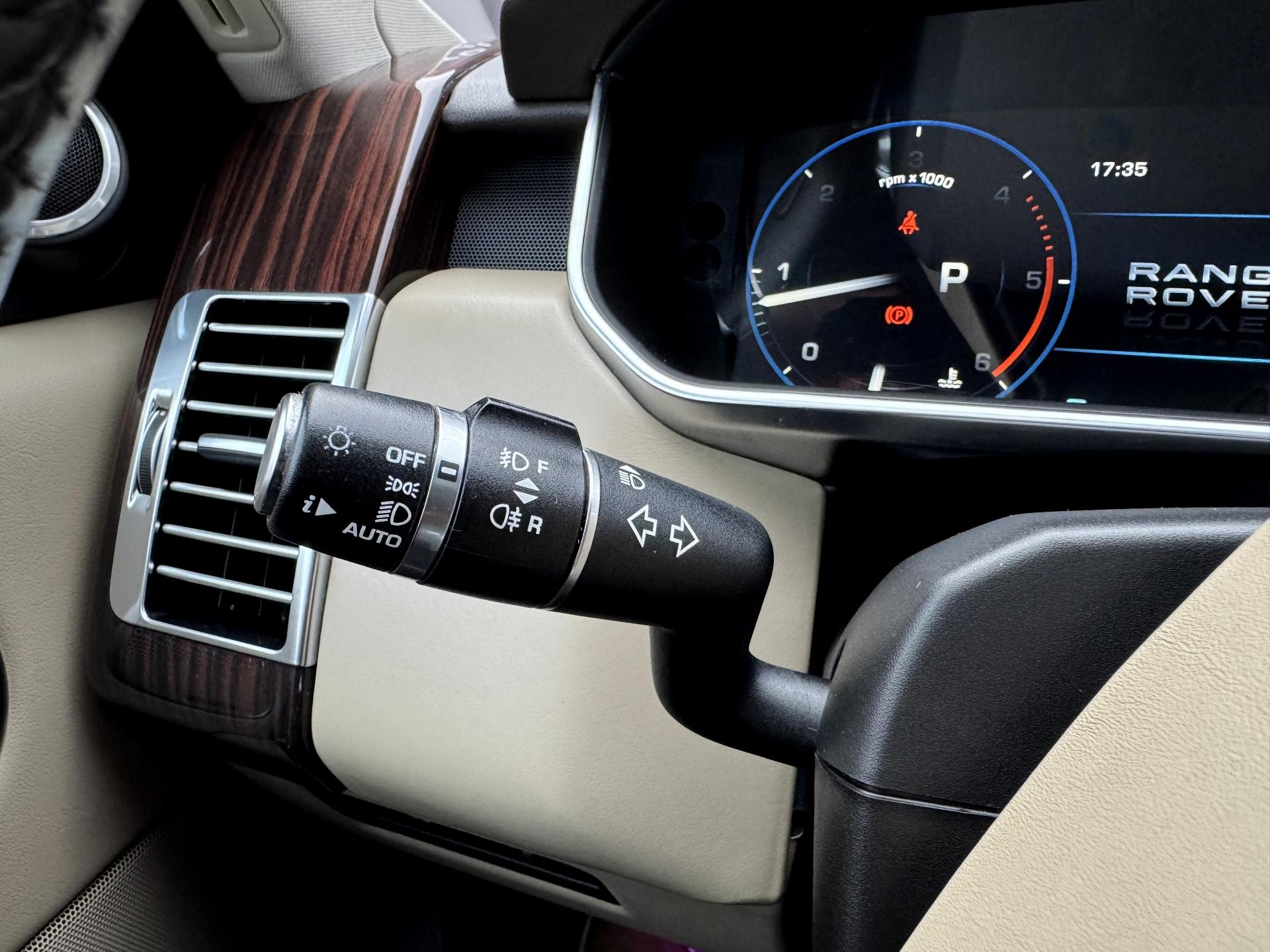 Land Rover-Range Rover Vogue