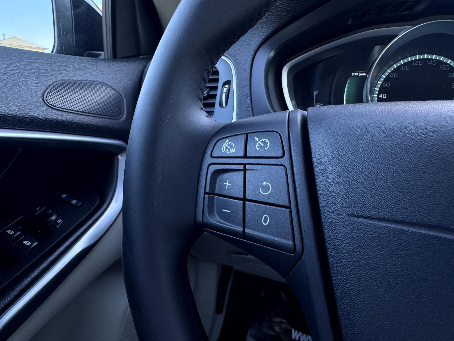 Volvo-V40