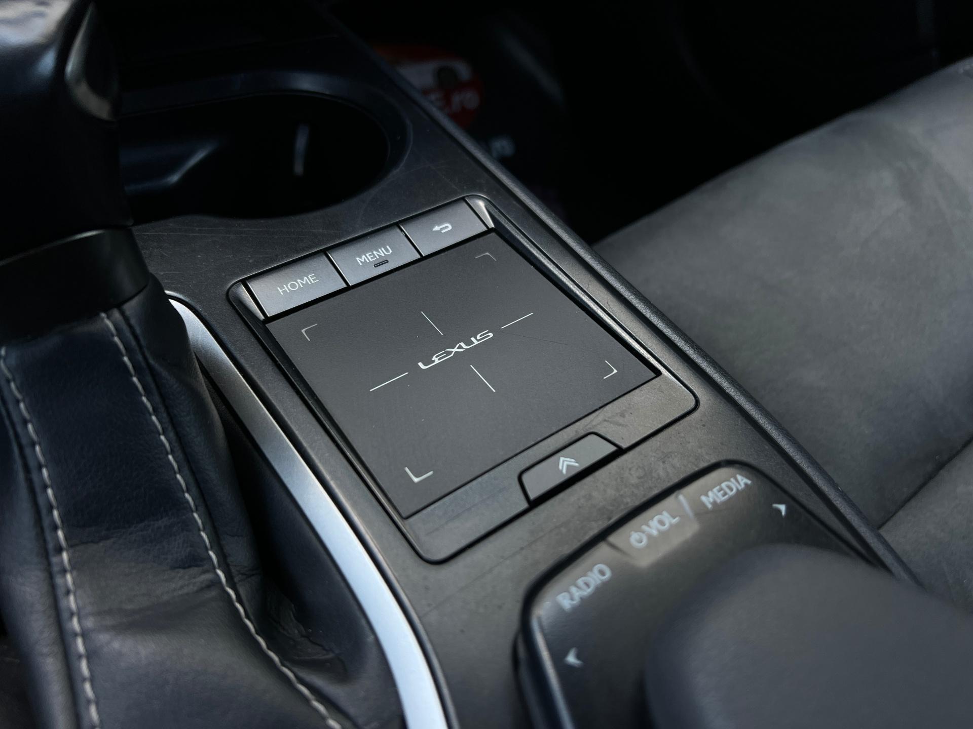 Lexus-UX