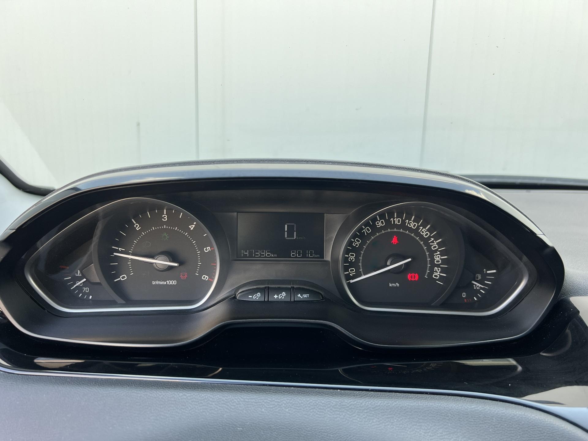 Peugeot-208