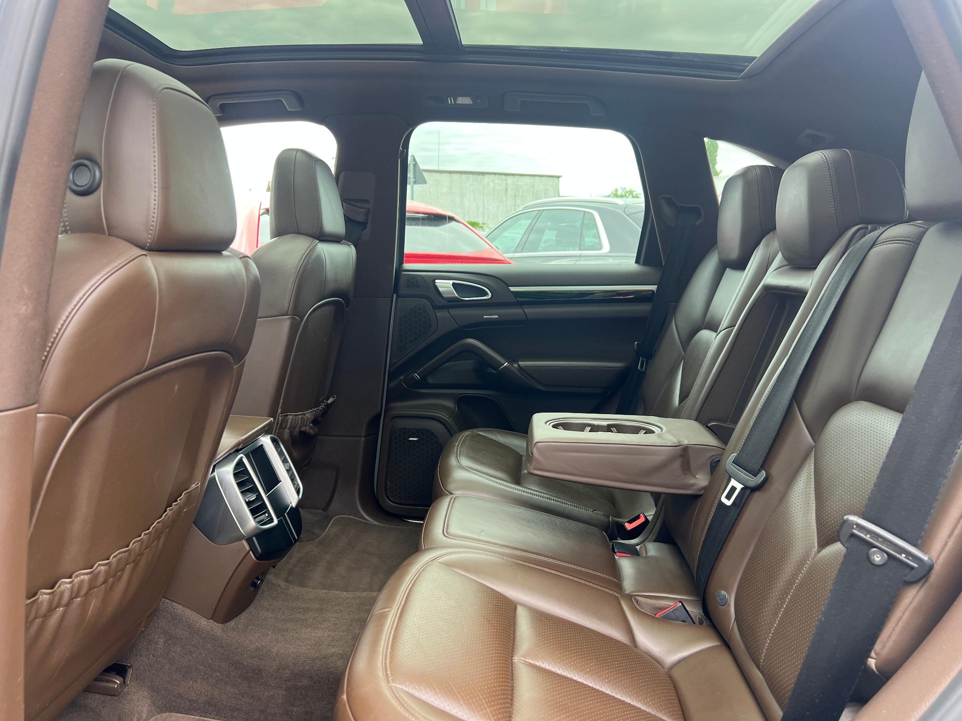 Porsche-Cayenne