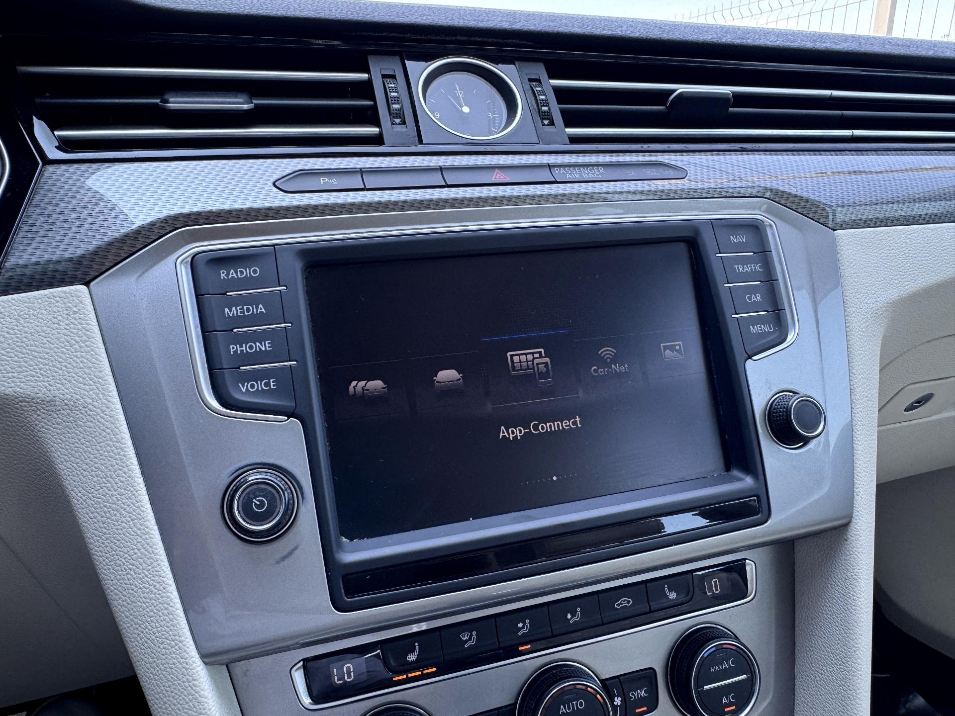 Volkswagen-Passat Alltrack