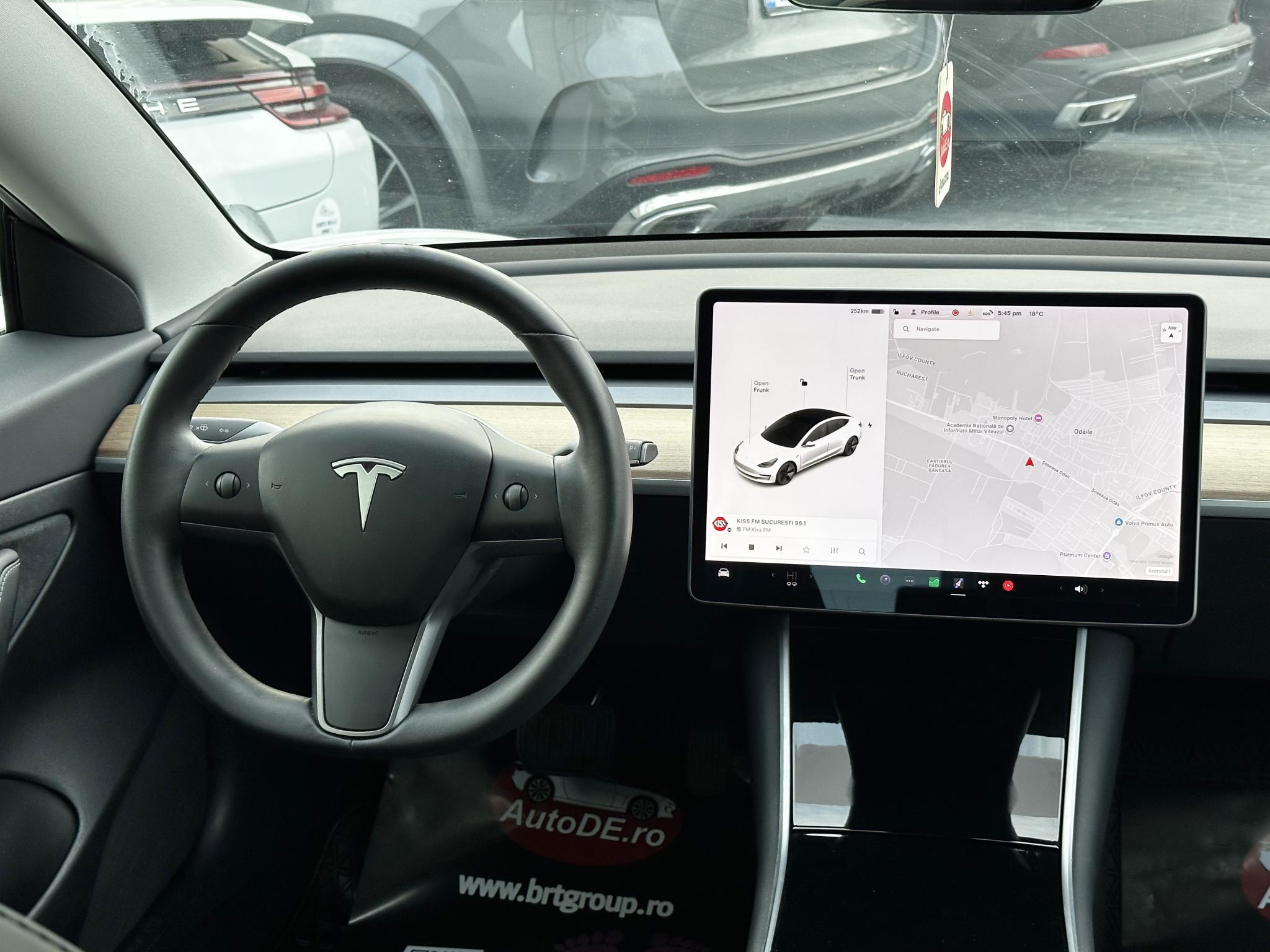 Tesla-Model 3