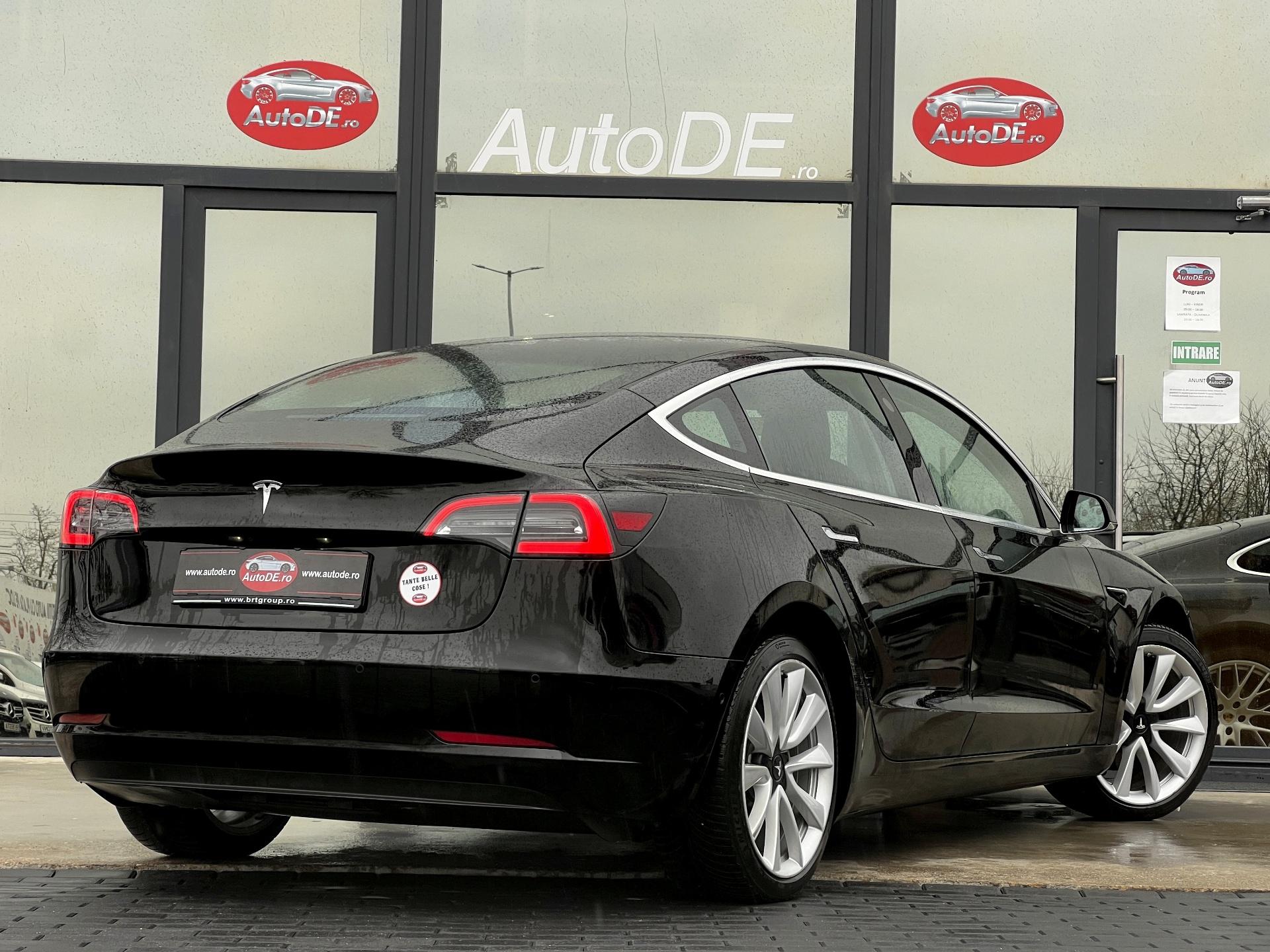 Tesla-Model 3