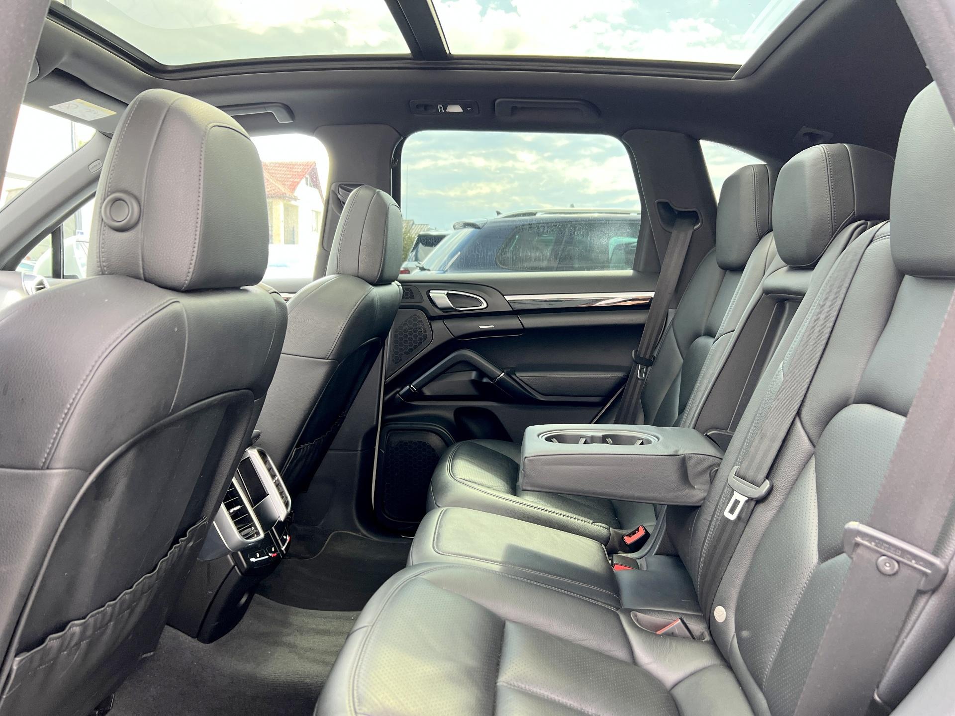 Porsche-Cayenne