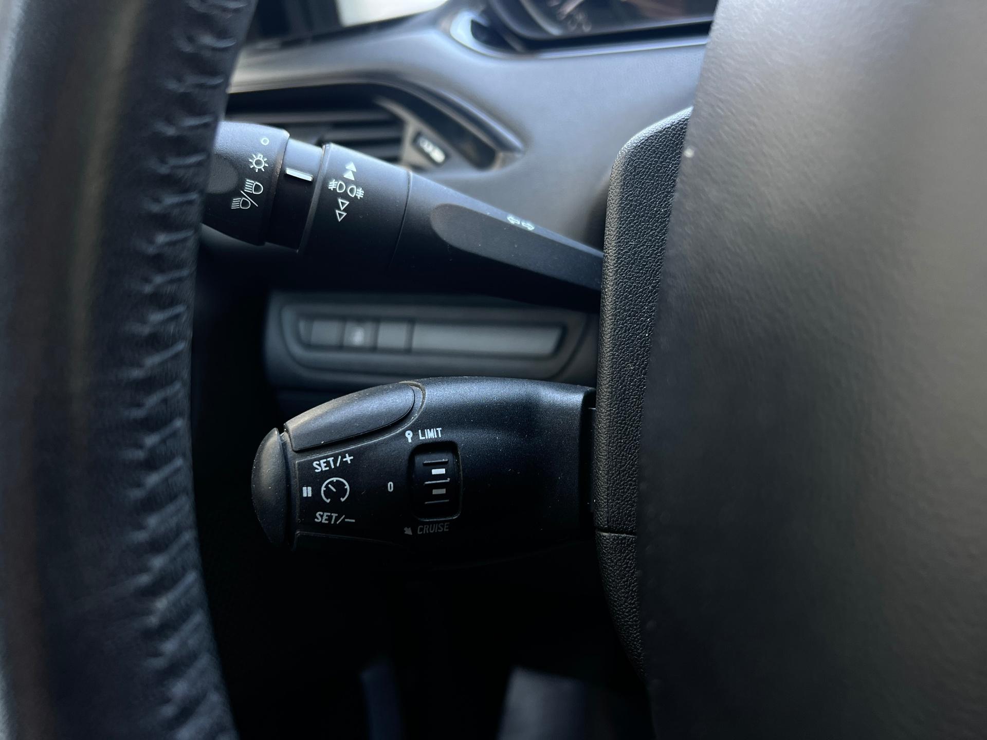 Peugeot-208