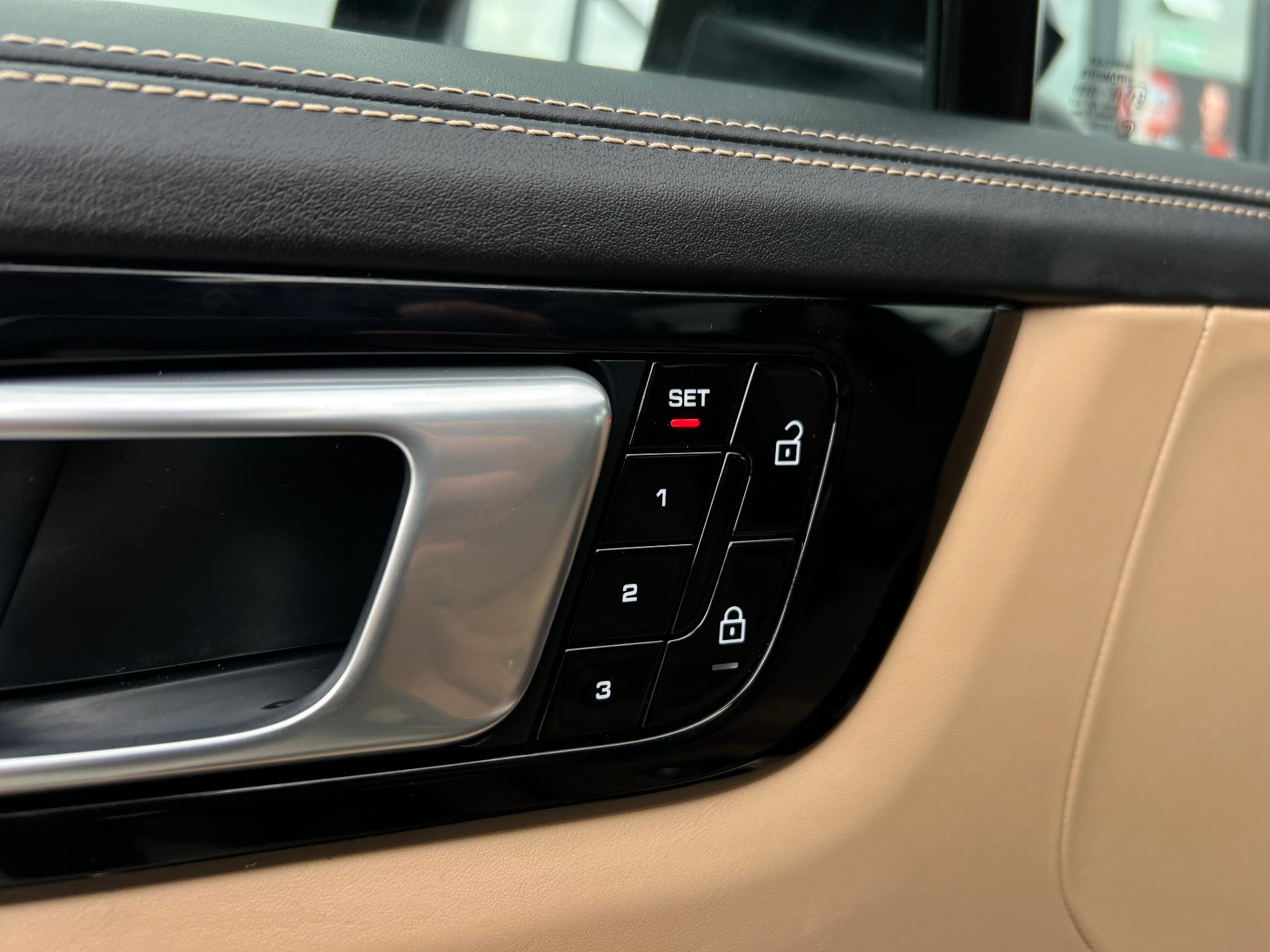 Porsche-Cayenne