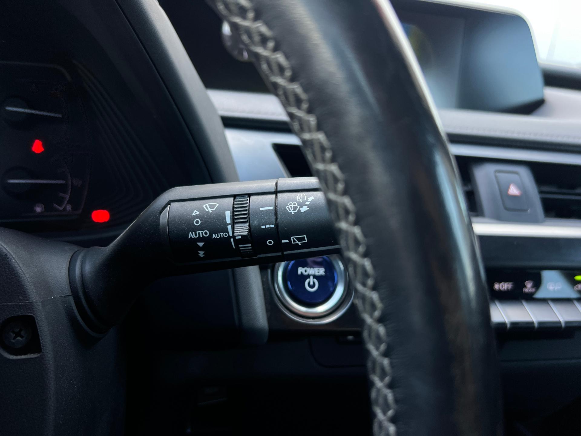Lexus-UX