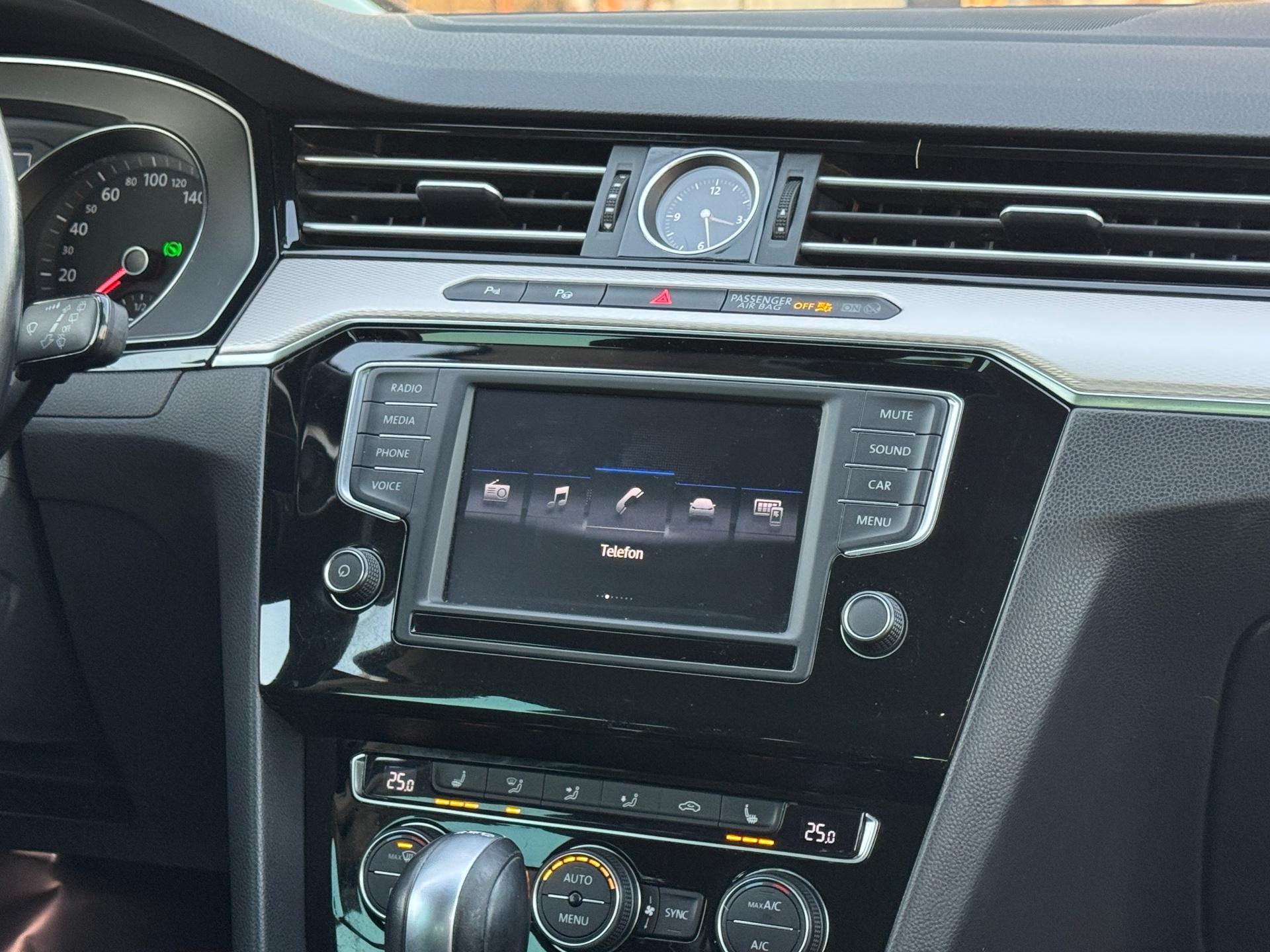 Volkswagen-Passat Alltrack