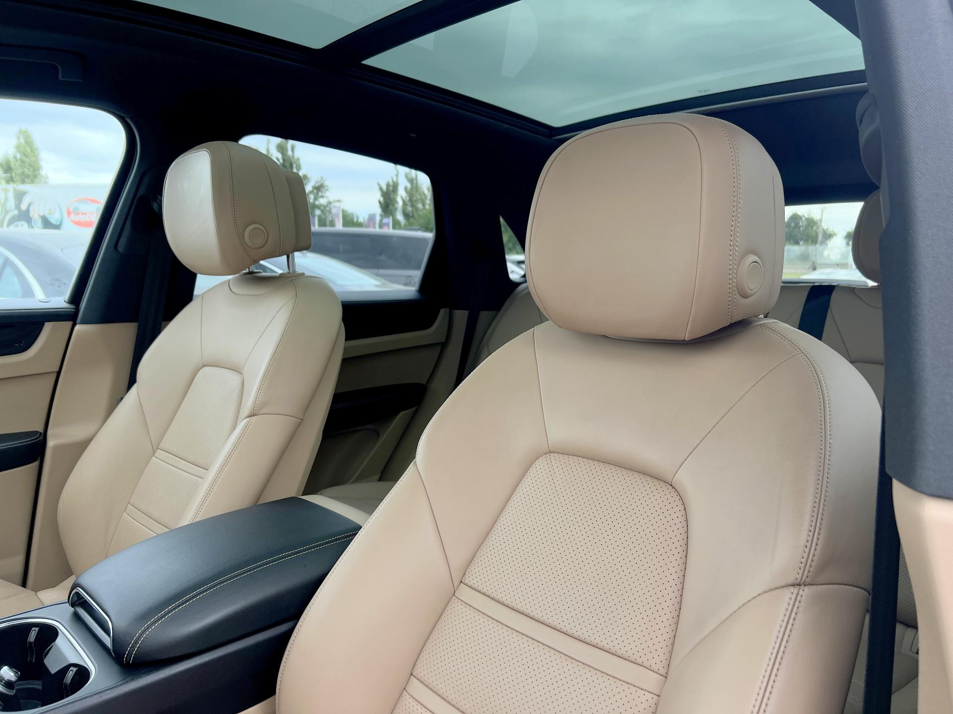 Porsche-Cayenne