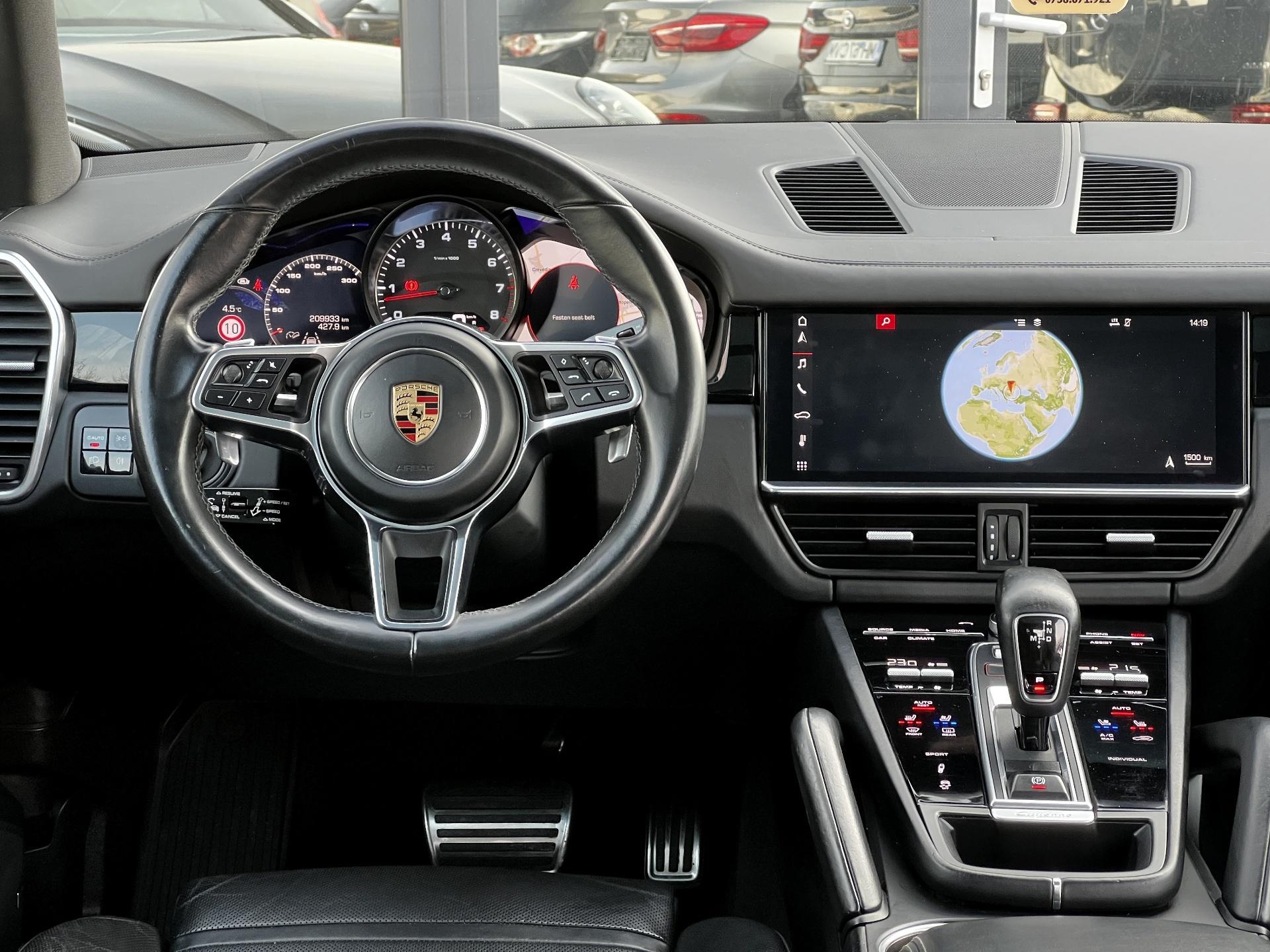 Porsche-Cayenne