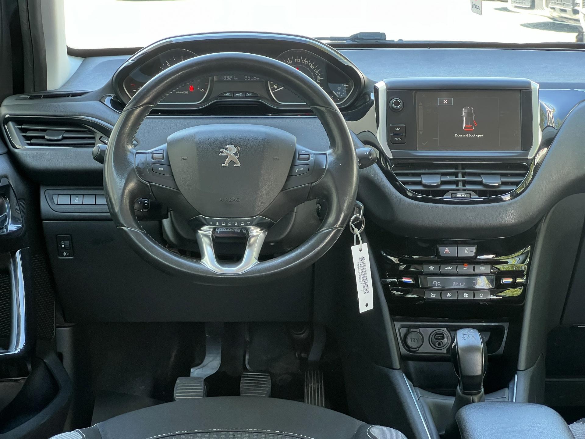Peugeot-208