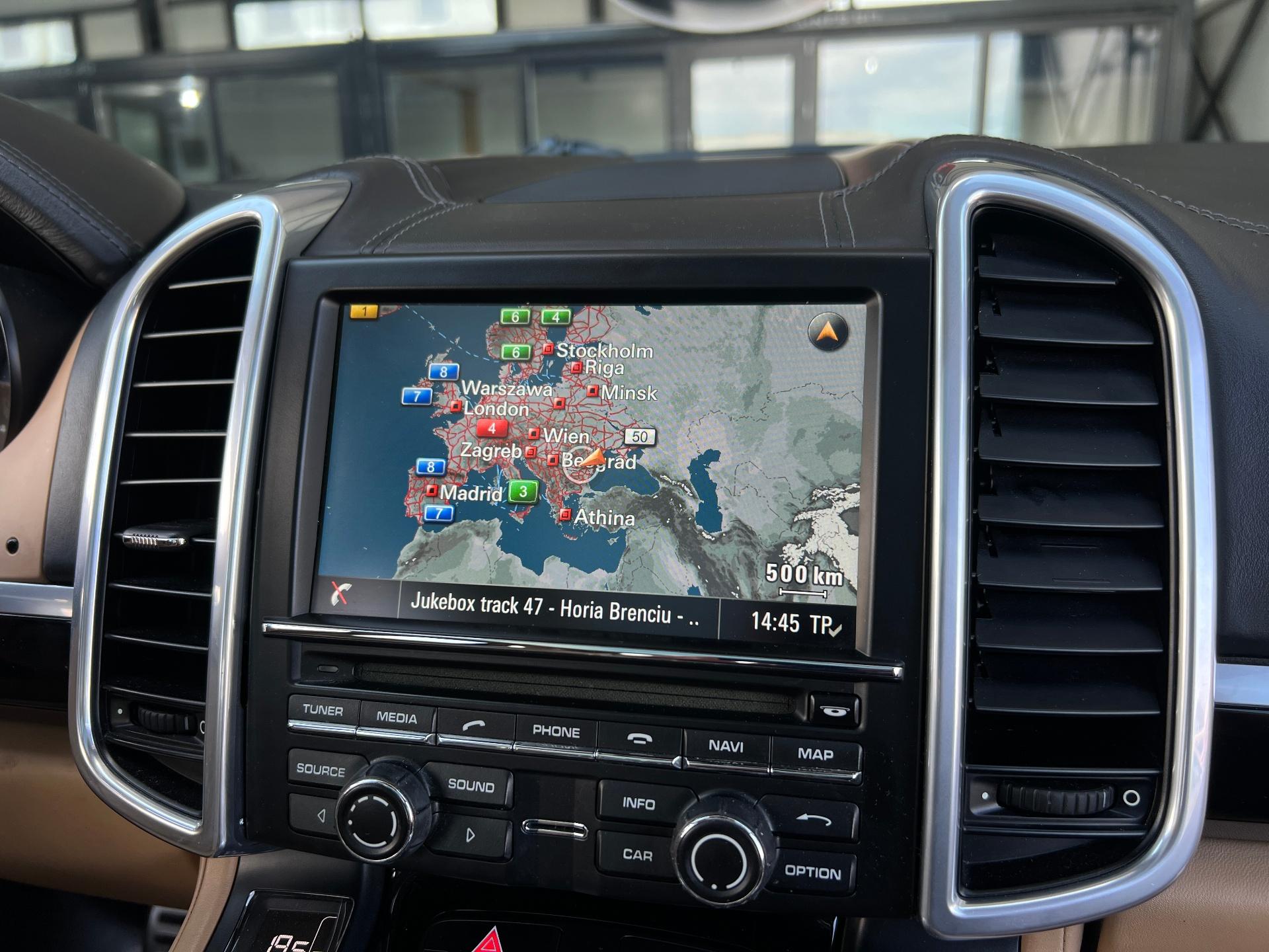 Porsche-Cayenne