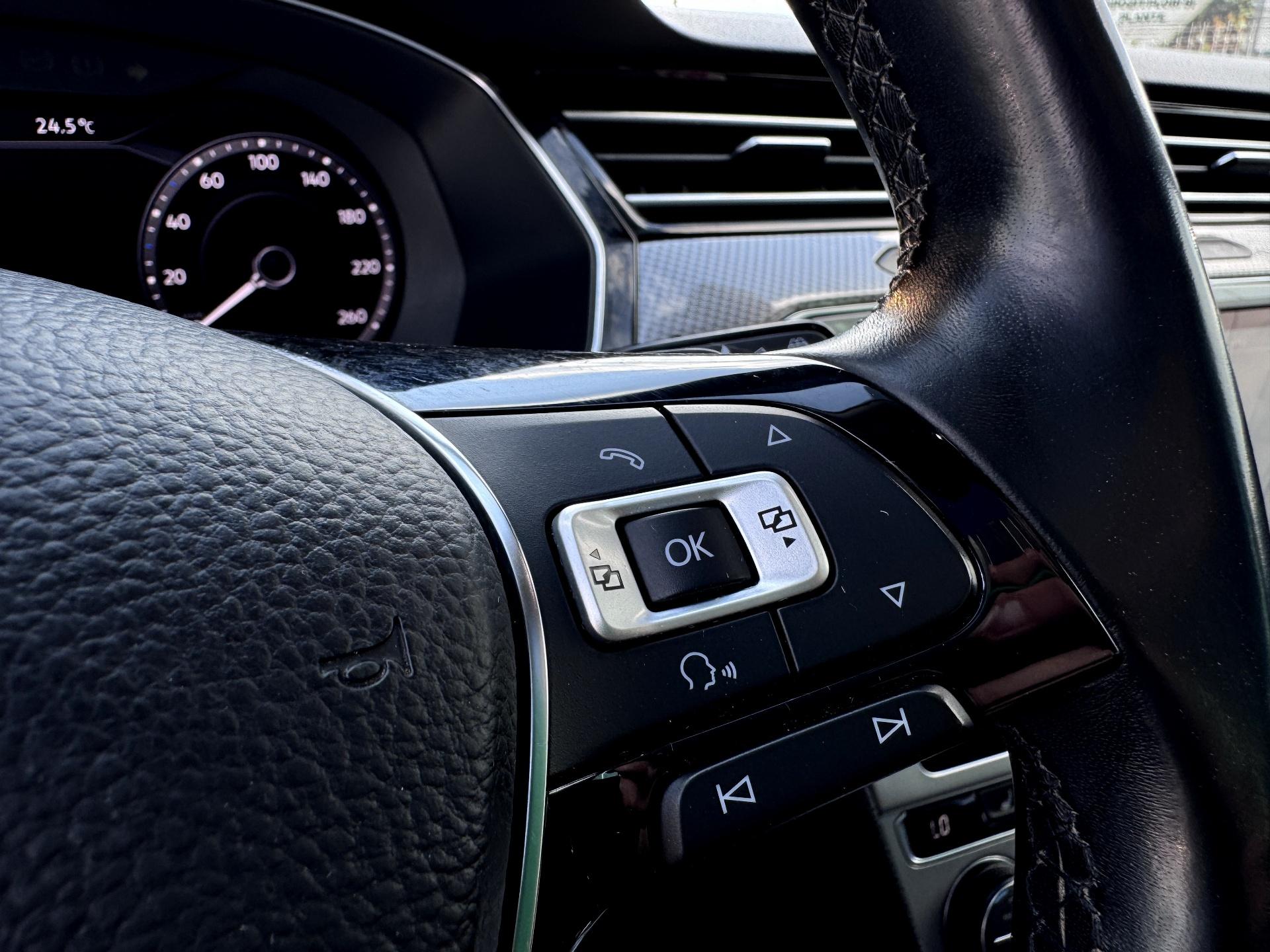 Volkswagen-Passat Alltrack