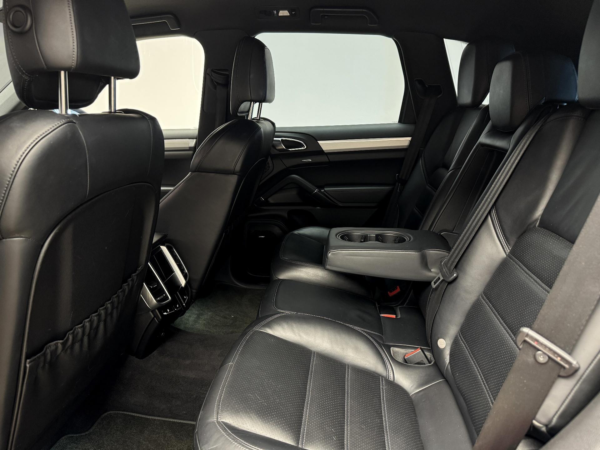 Porsche-Cayenne