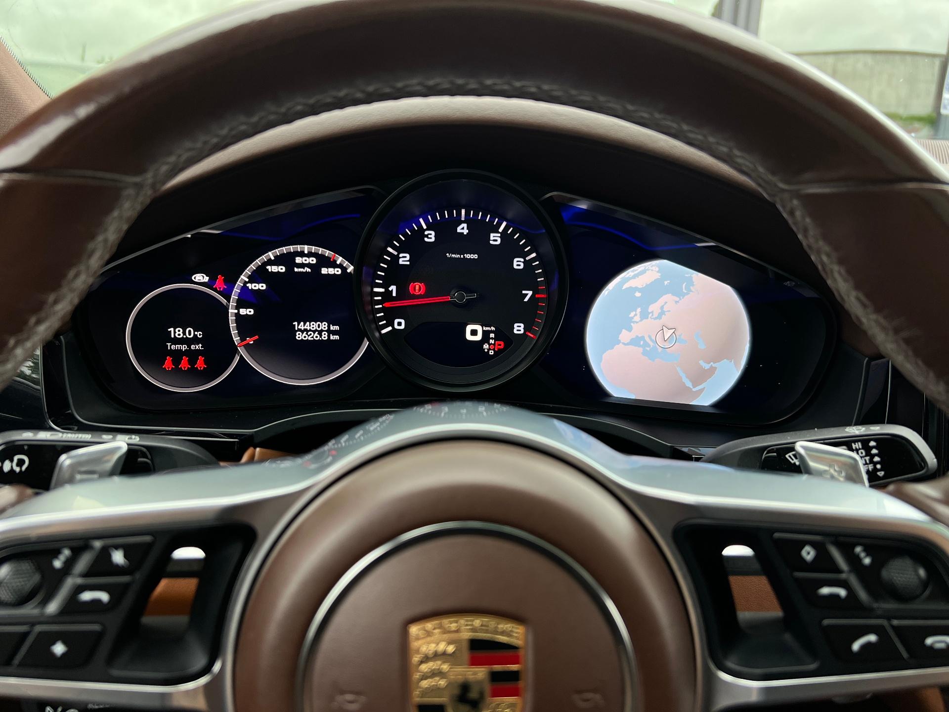 Porsche-Cayenne