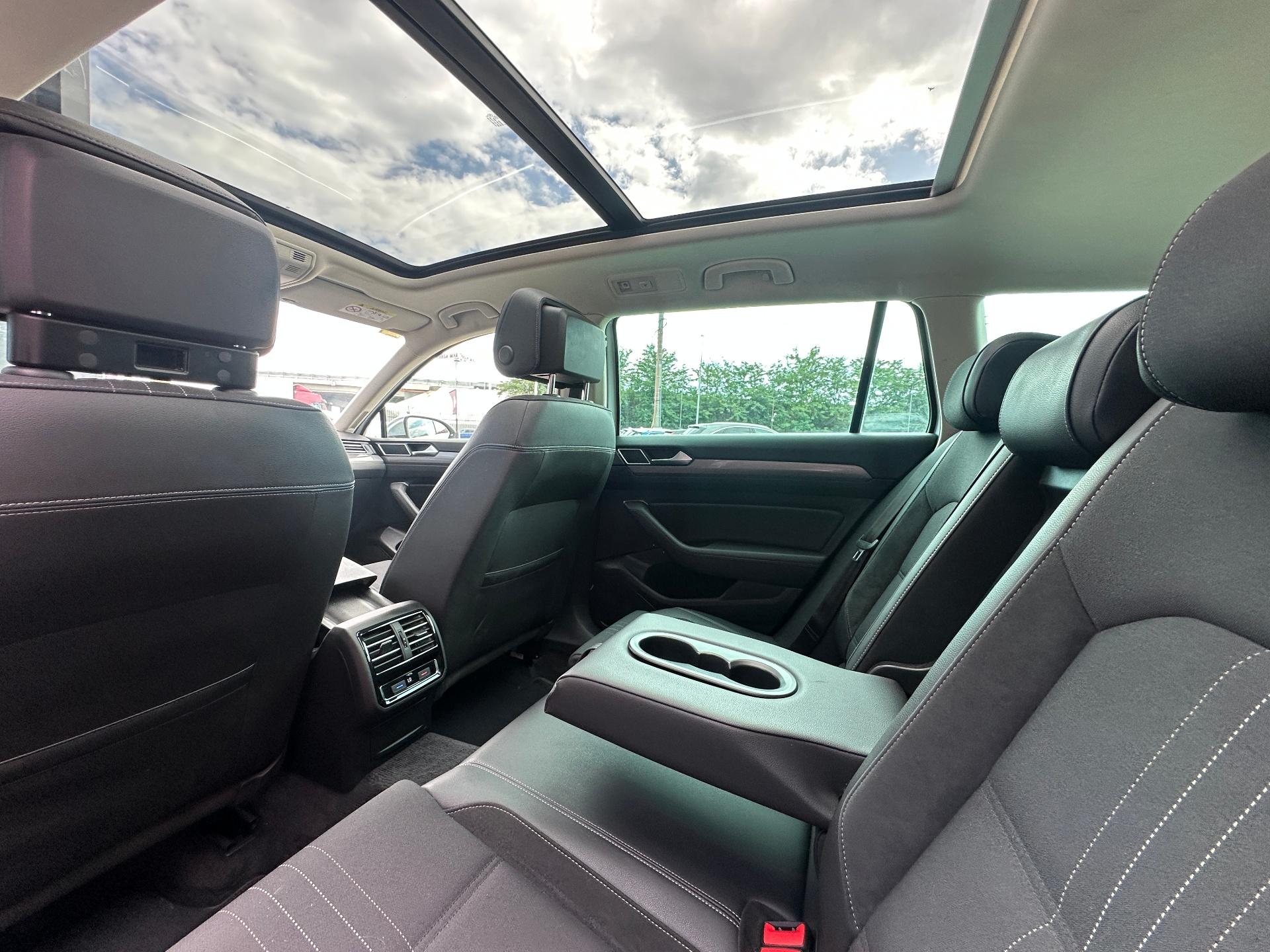Volkswagen-Passat Alltrack
