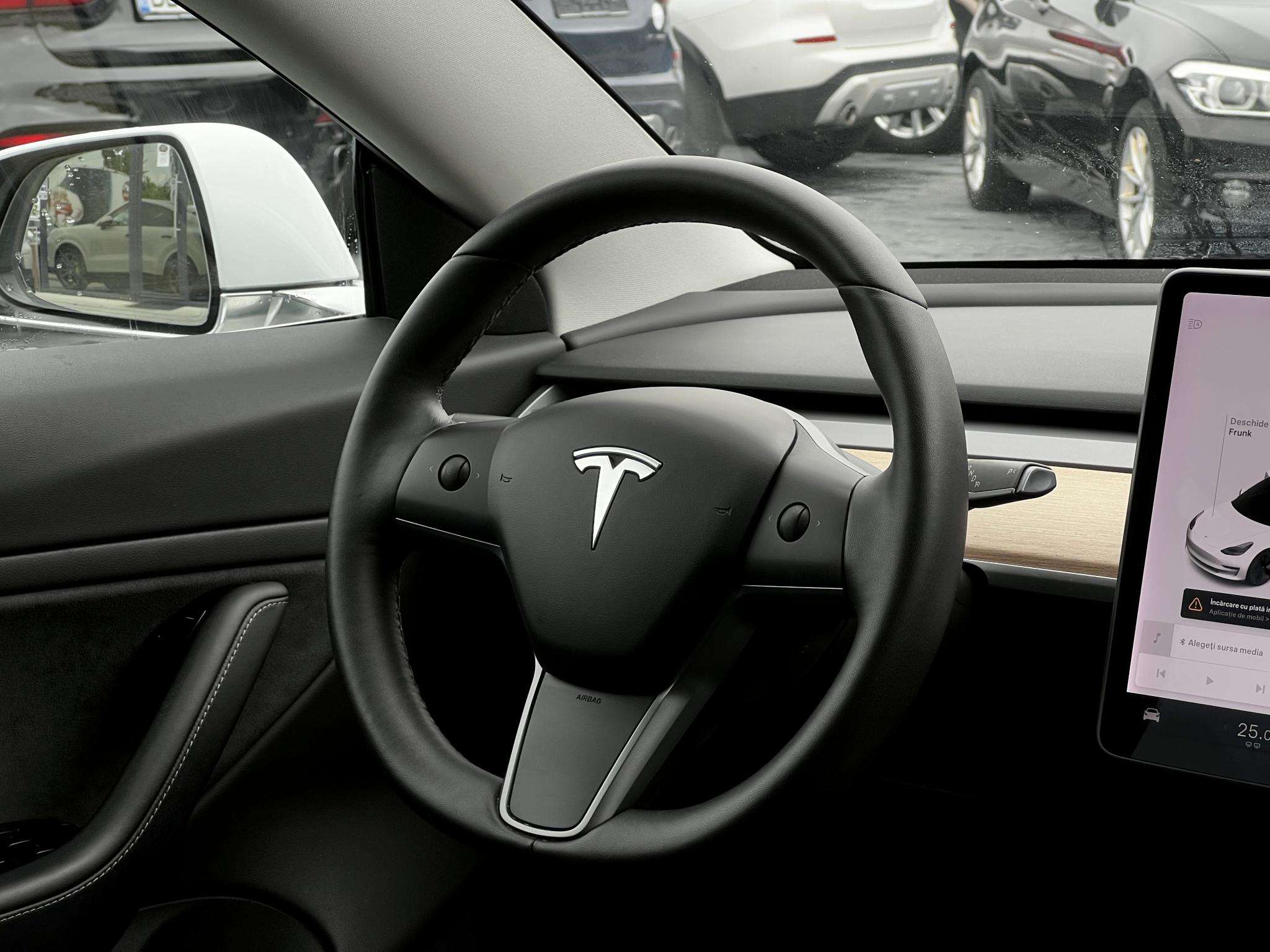 Tesla-Model 3