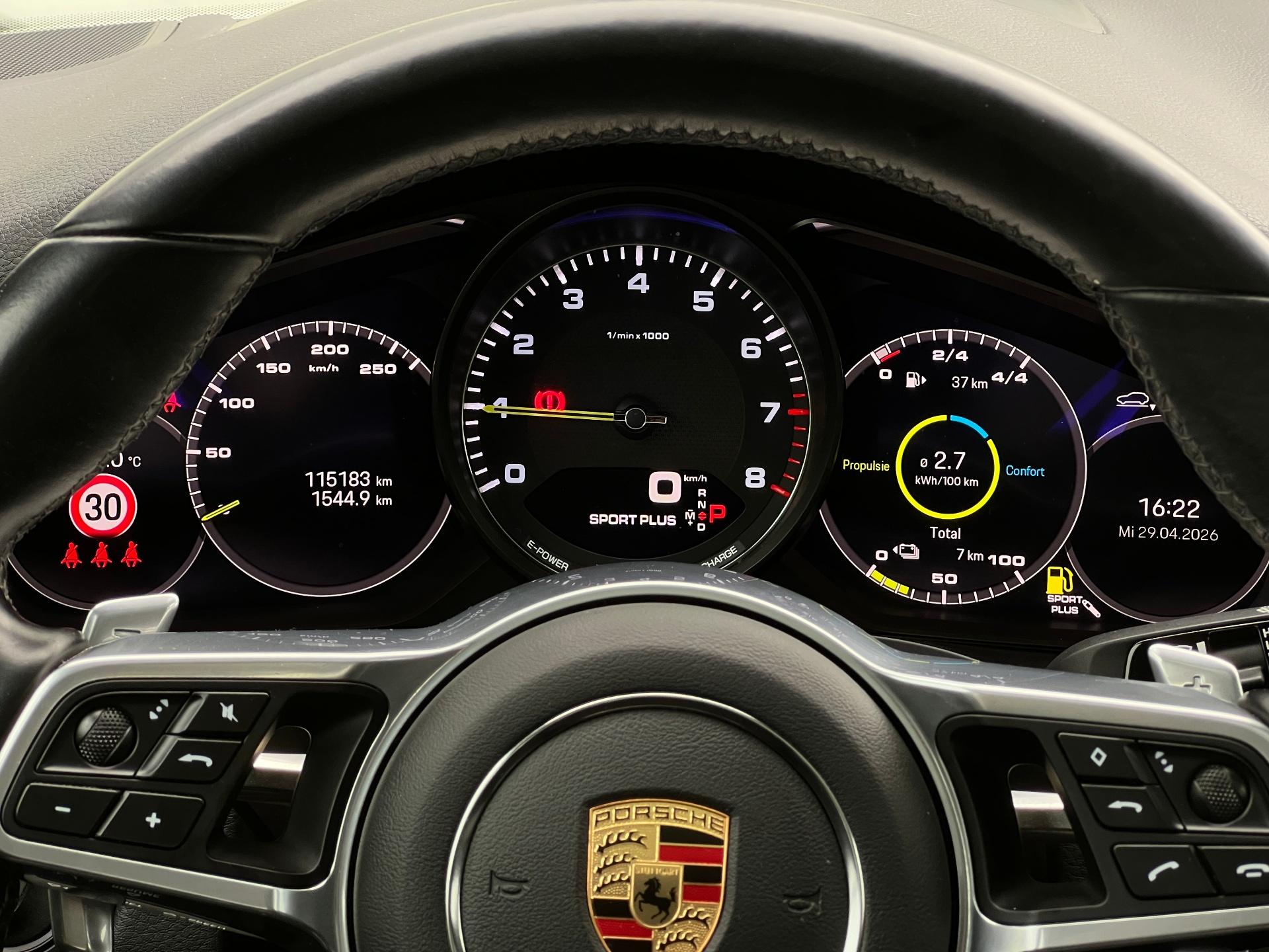 Porsche-Cayenne