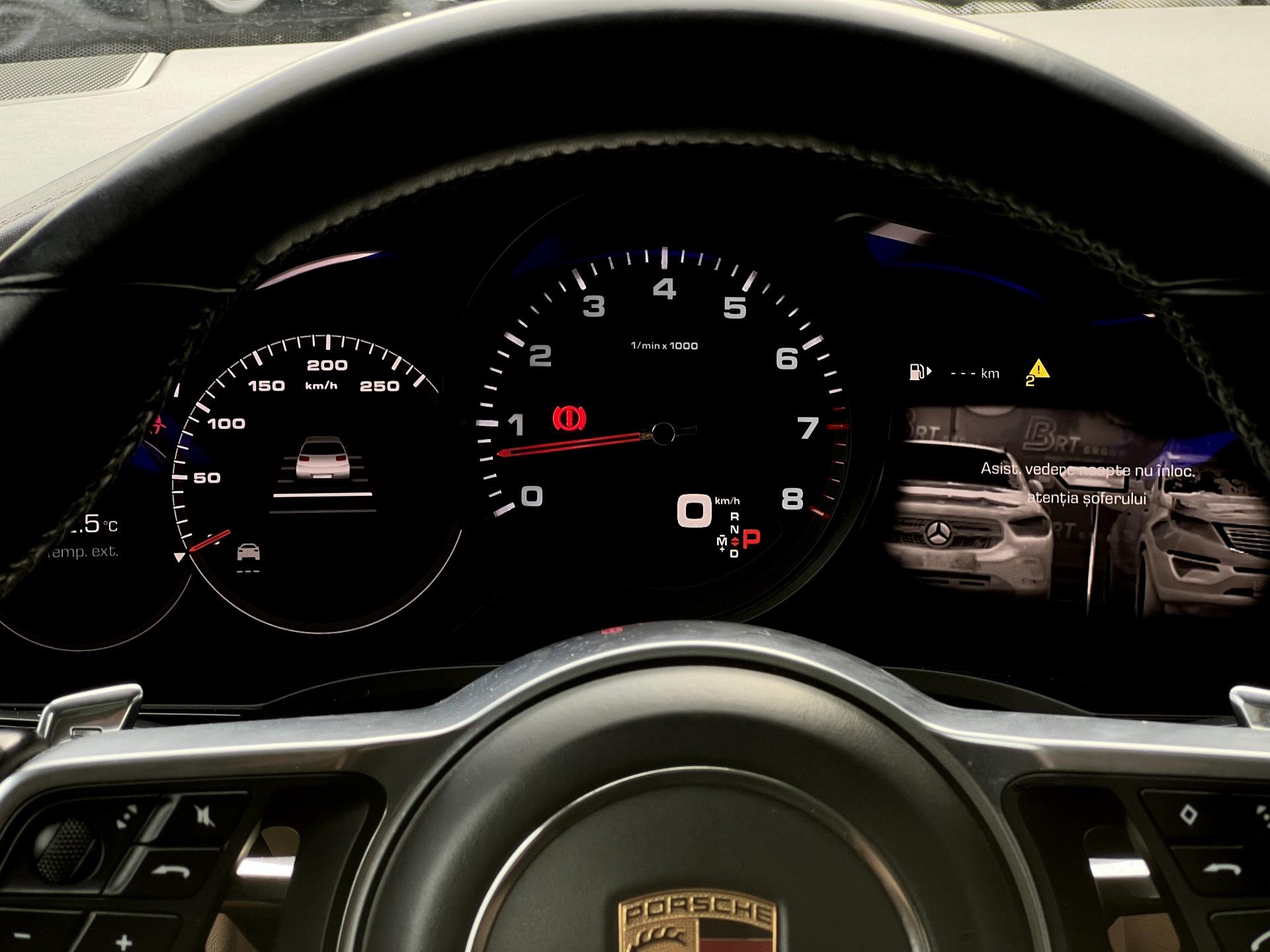 Porsche-Cayenne