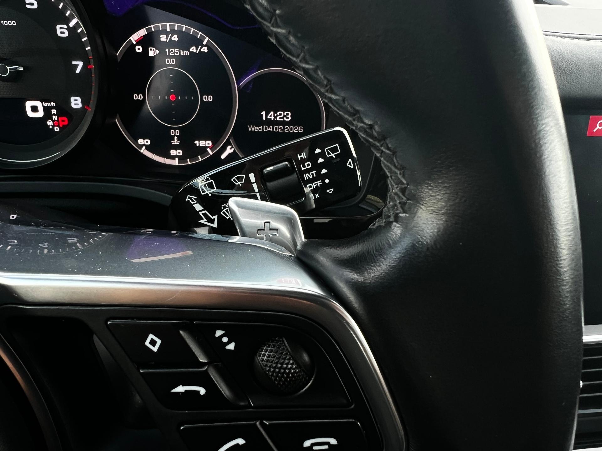 Porsche-Cayenne