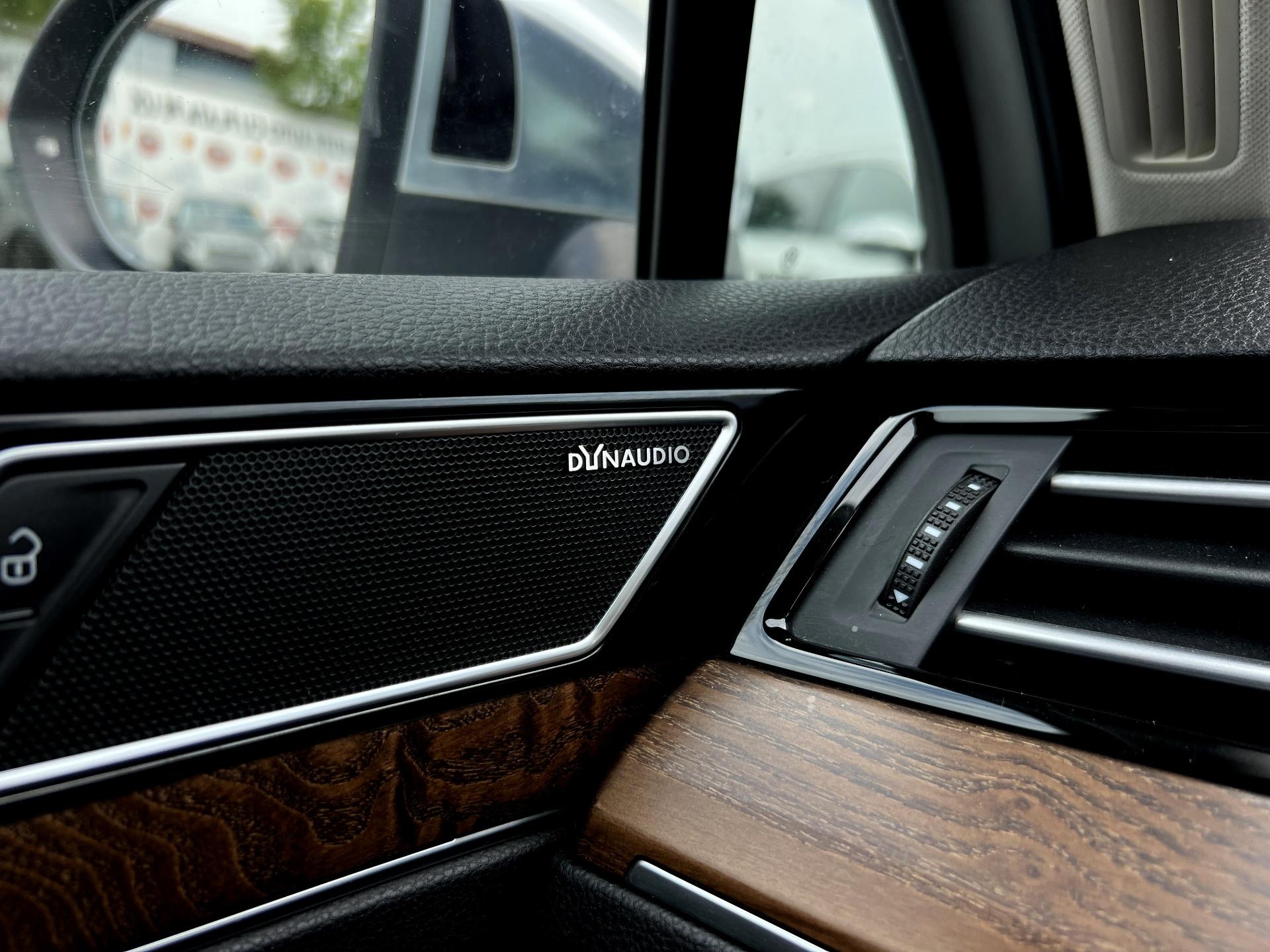 Volkswagen-Passat Alltrack