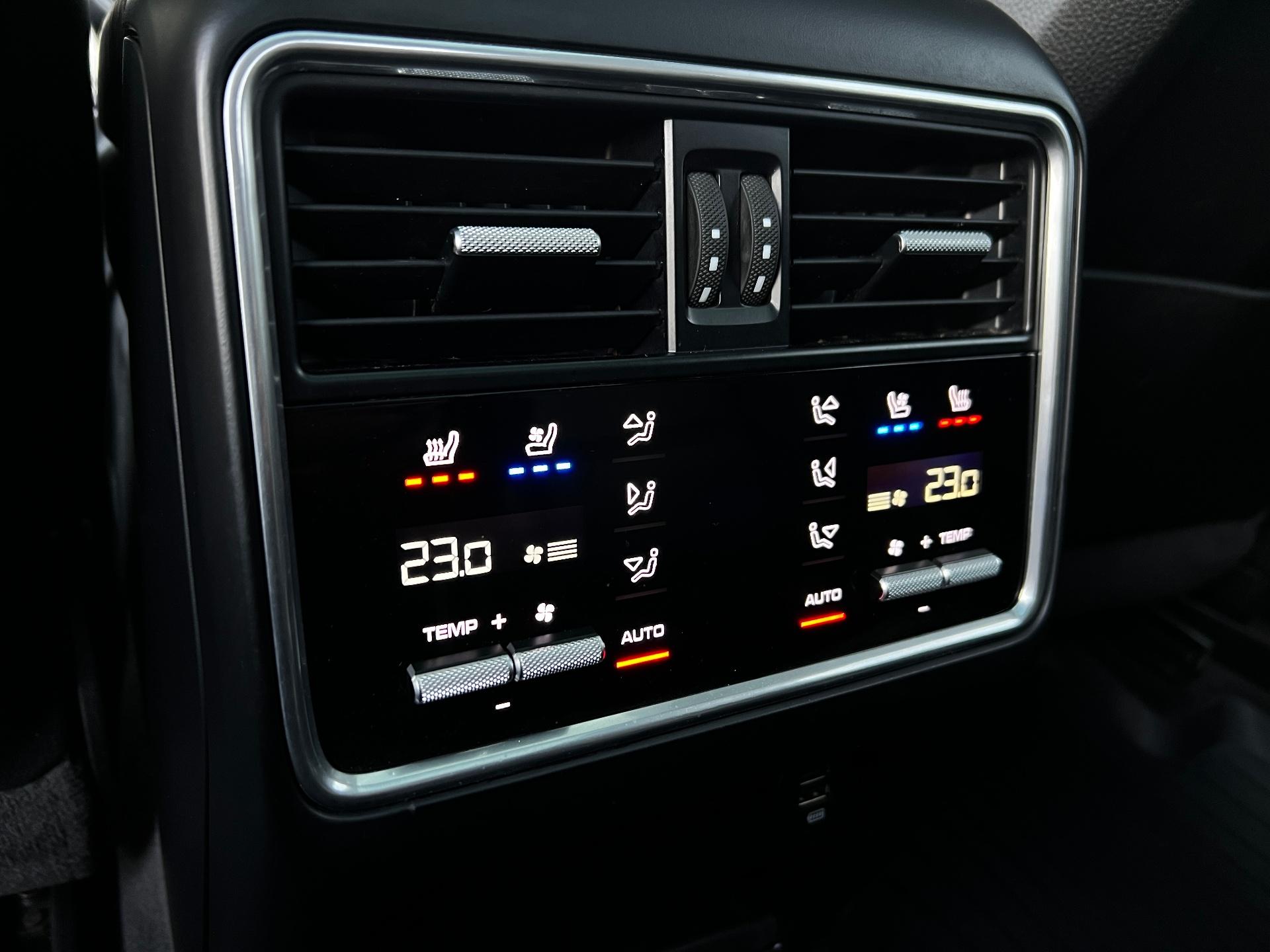 Porsche-Cayenne