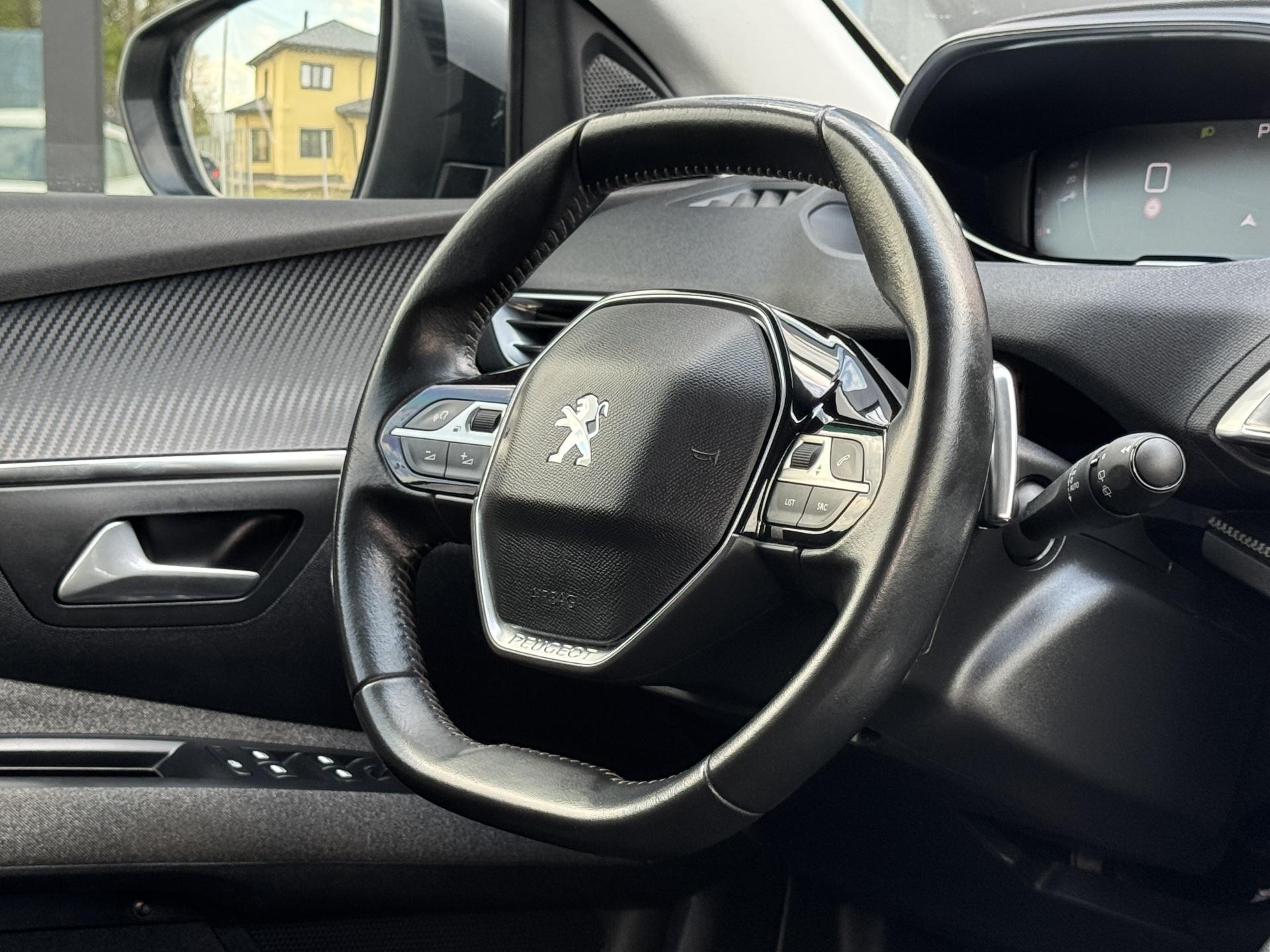 Peugeot-5008