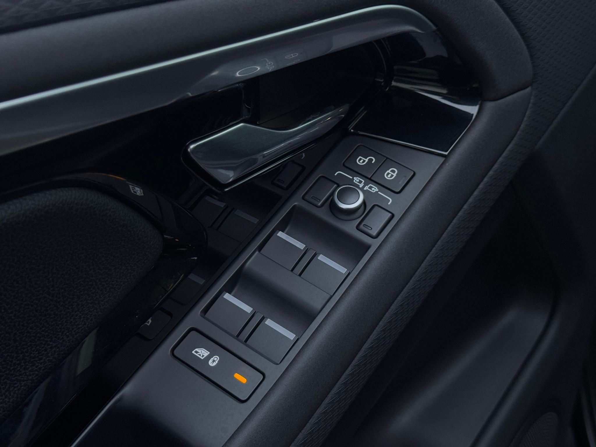 Land Rover-Range Rover Evoque